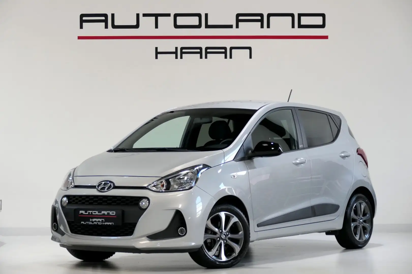 Hyundai i10 Passion + *Sitzheizung*Einparkhilfe*Alu*DAB Argent - 1