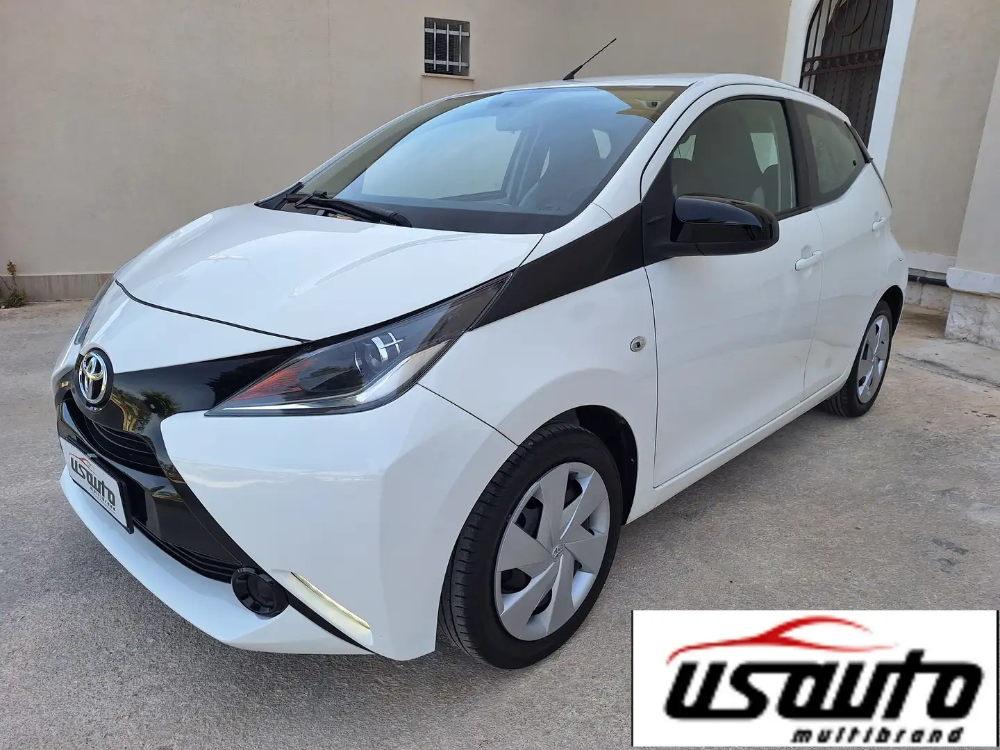 Toyota Aygo Aygo 5p 1.0 x-play my15 Bianco - 1