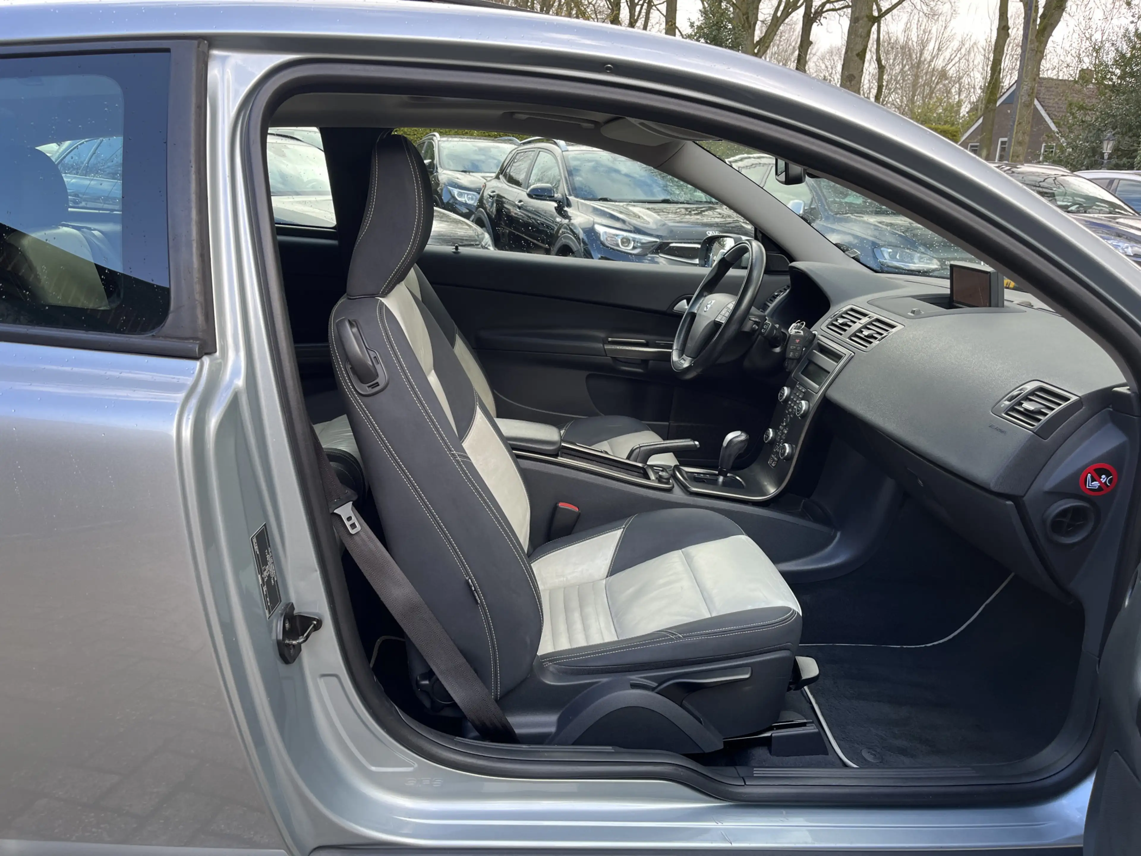 Volvo C30 2.4i 170pk Summum R-Design Xenon Schuifdak Navi — photo 10