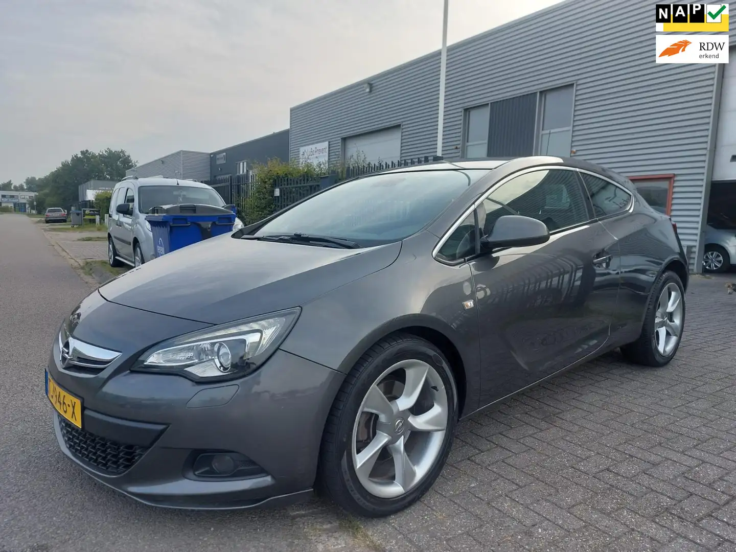 Opel Astra GTC 1.4 Turbo Sport 6bak 3 deurs + climate control Grijs - 1