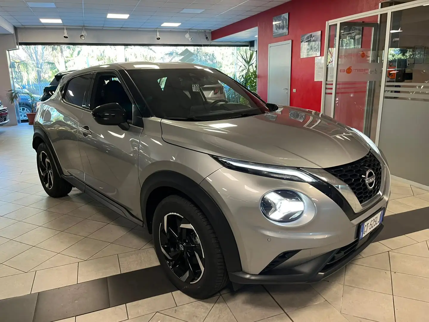 Nissan Juke N-Connecta AUT -pari al nuovo risparmio 9000€ Gris - 1