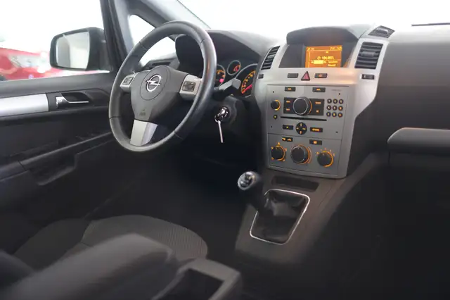 Opel Zafira view 8
