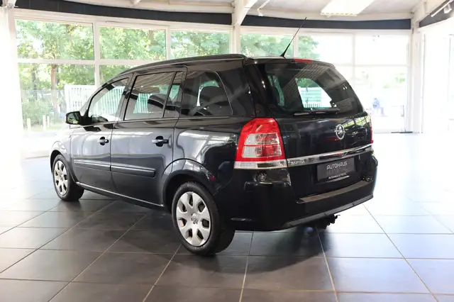 Opel Zafira view 4