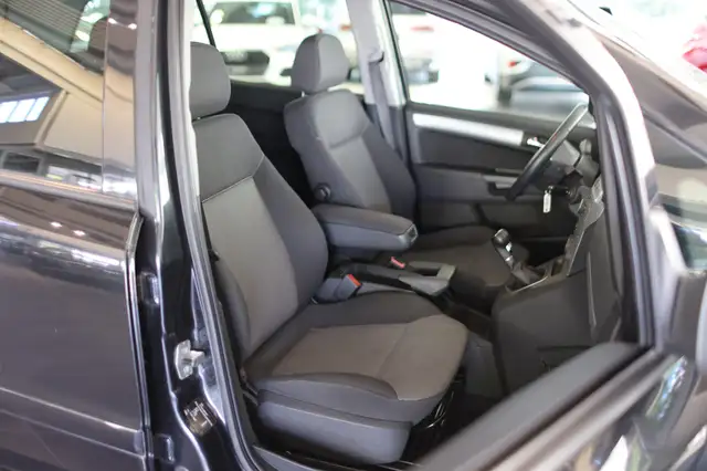 Opel Zafira view 12