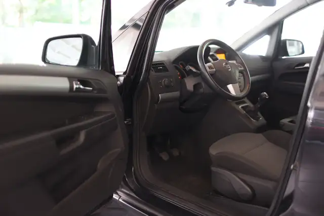 Opel Zafira view 9