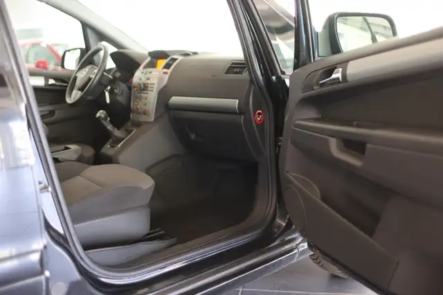 Opel Zafira view 11
