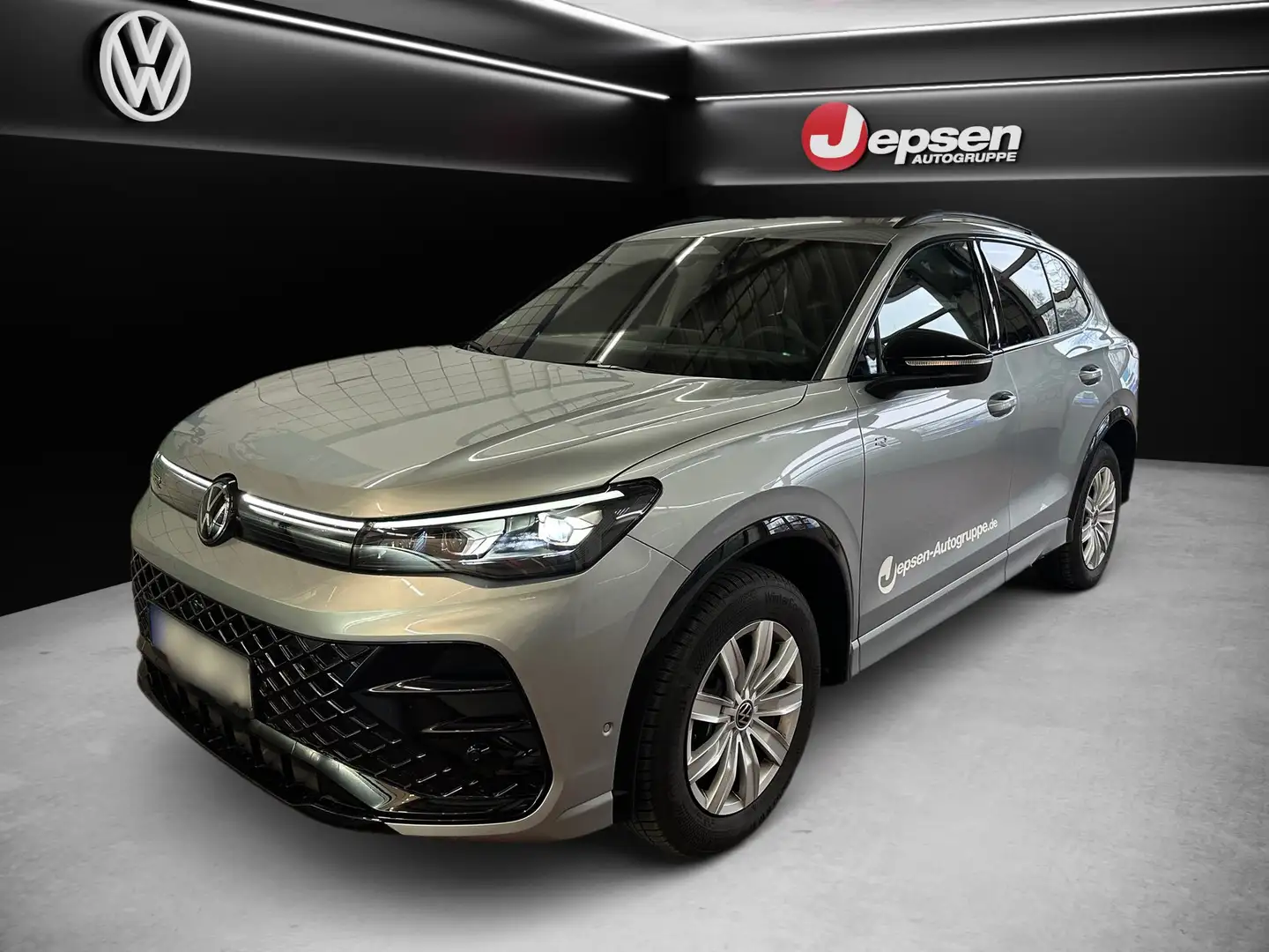 Volkswagen Tiguan R-Line BlackStyle TDI 4MOTION DSG AHK Massage DCCP Silber - 2