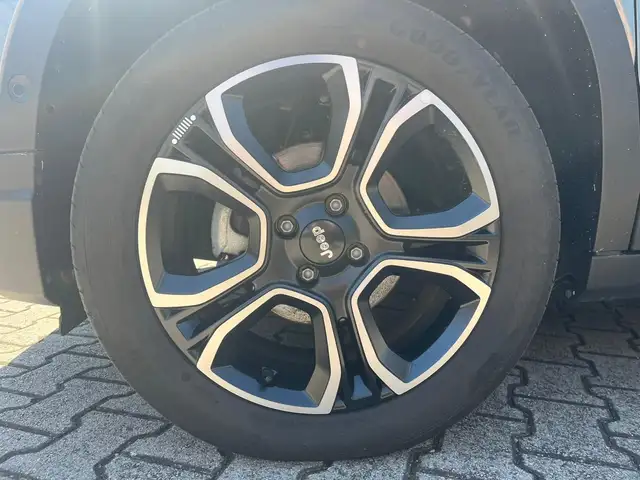 Jeep Avenger view 11