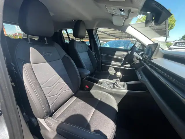 Jeep Avenger view 12