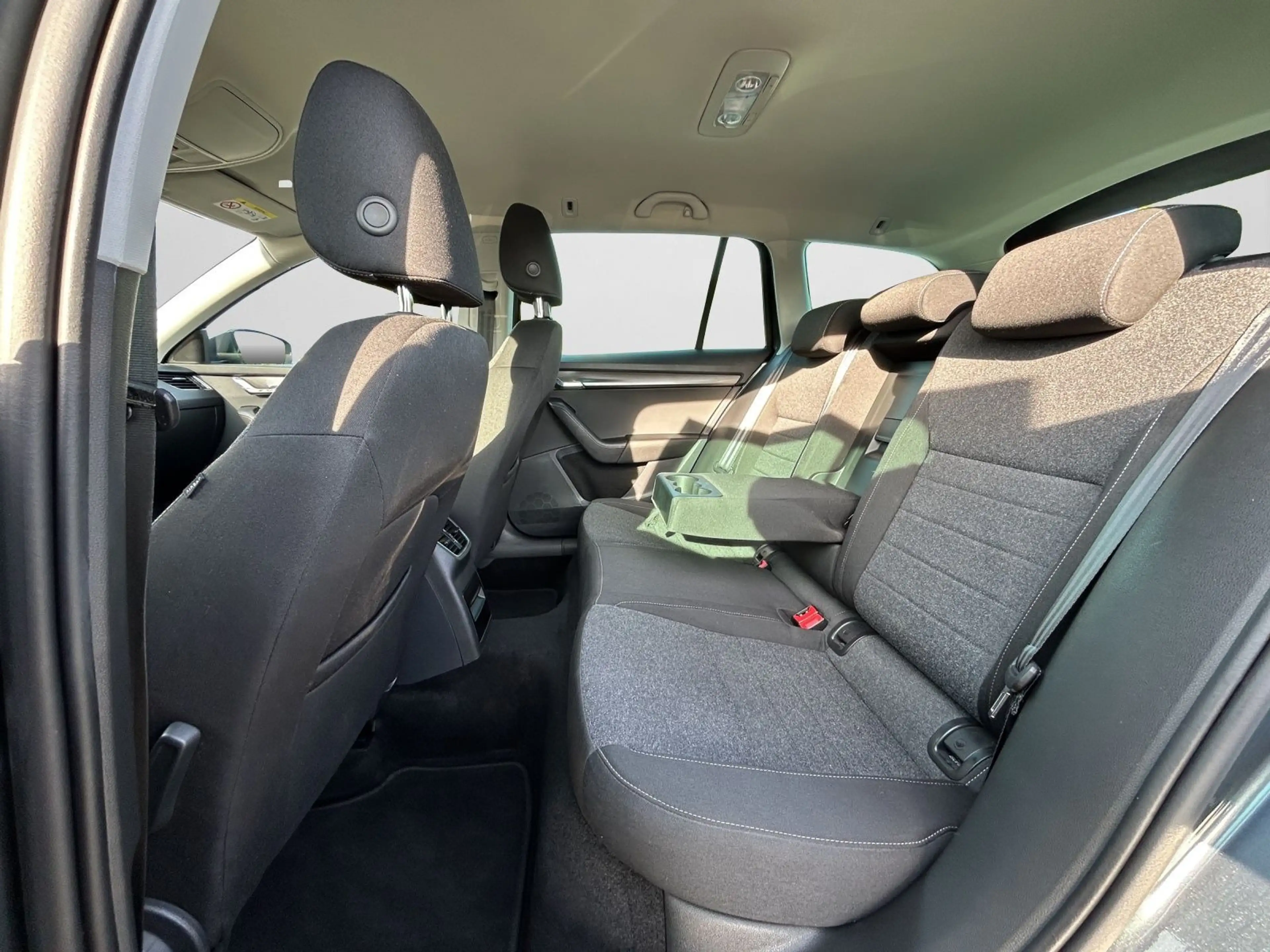 Skoda Octavia Combi SOLEIL 2.0 TDI DSG NAVI ACC SHZ — photo 14