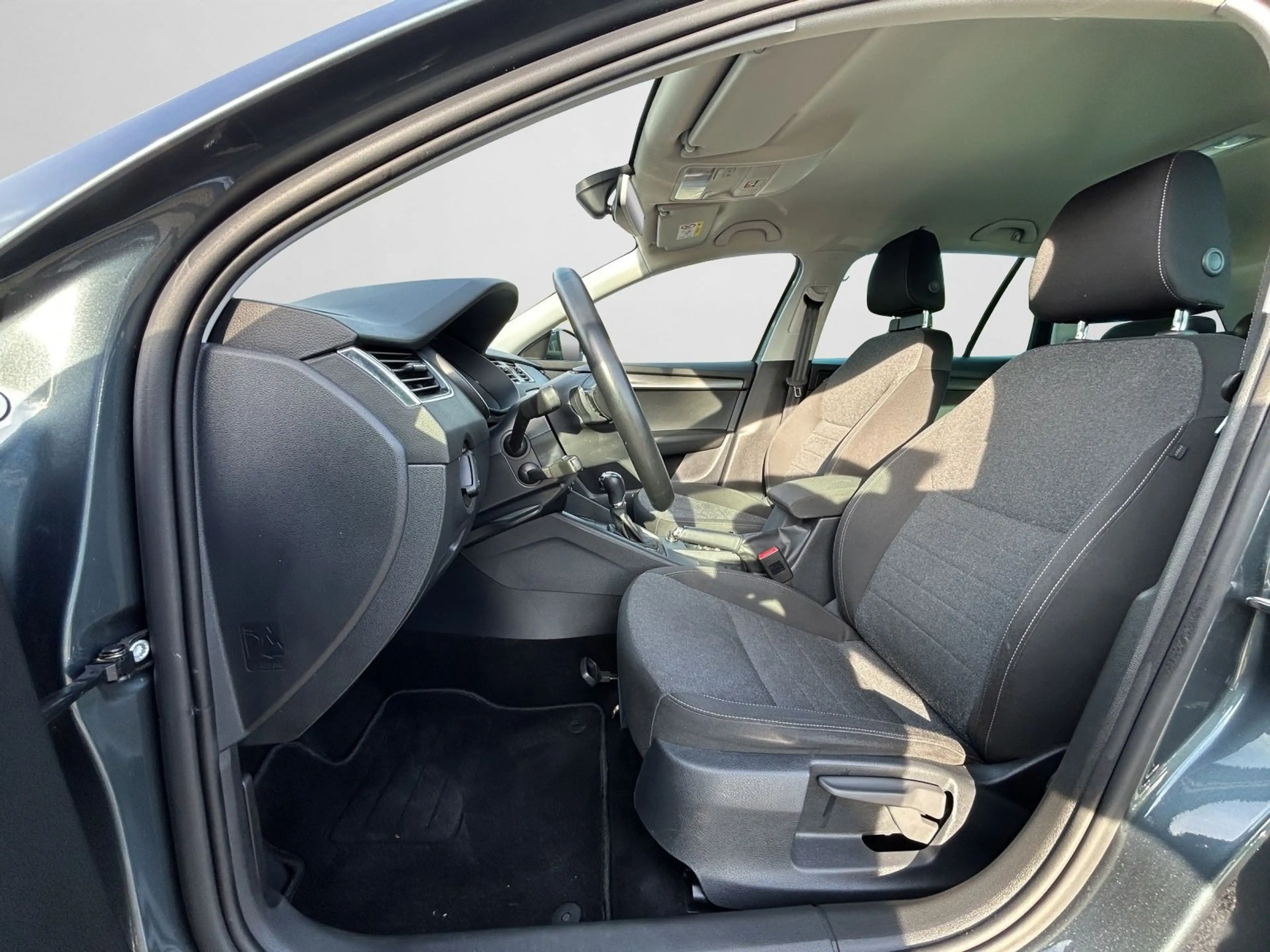 Skoda Octavia Combi SOLEIL 2.0 TDI DSG NAVI ACC SHZ — photo 12