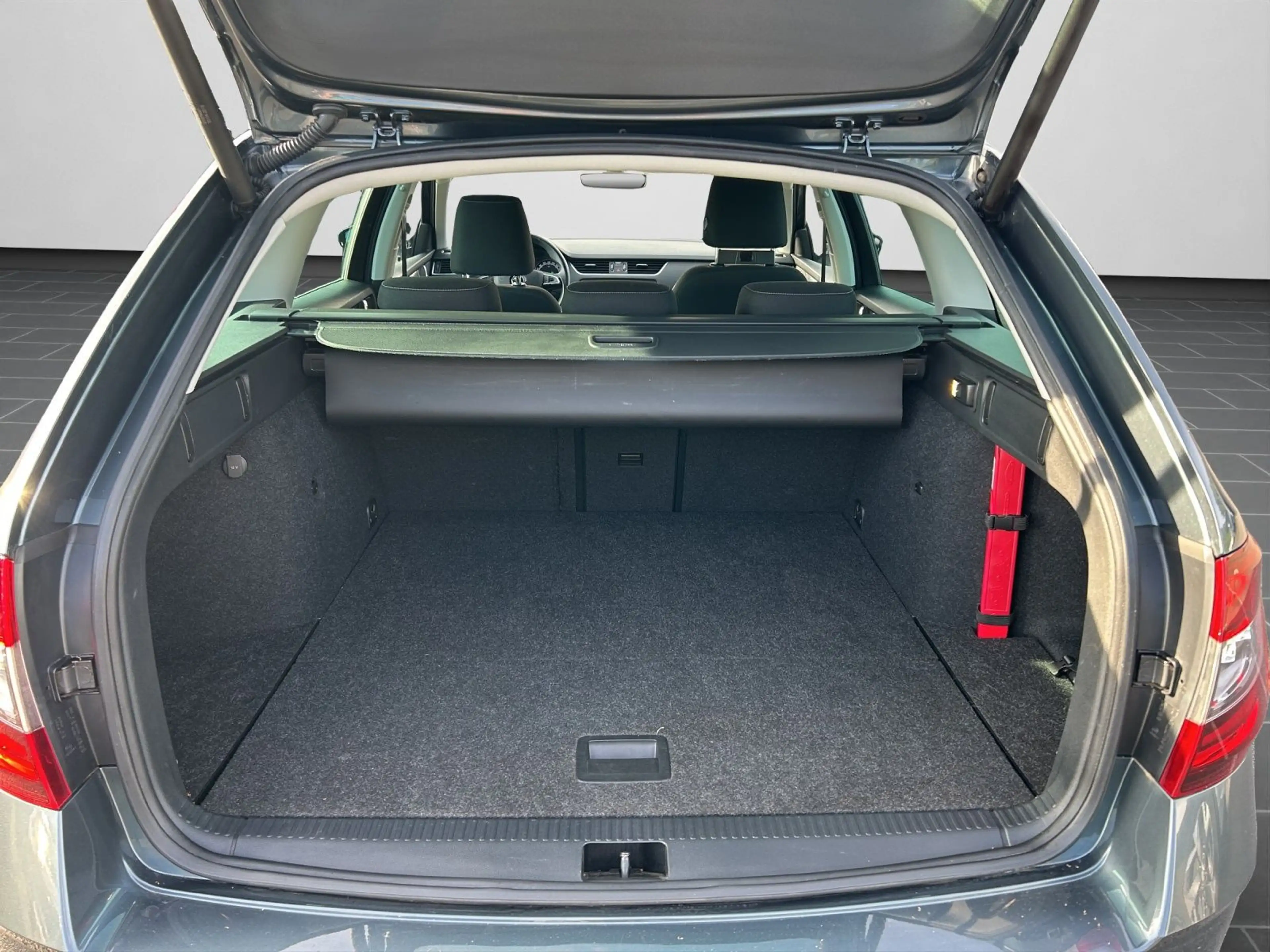 Skoda Octavia Combi SOLEIL 2.0 TDI DSG NAVI ACC SHZ — photo 15