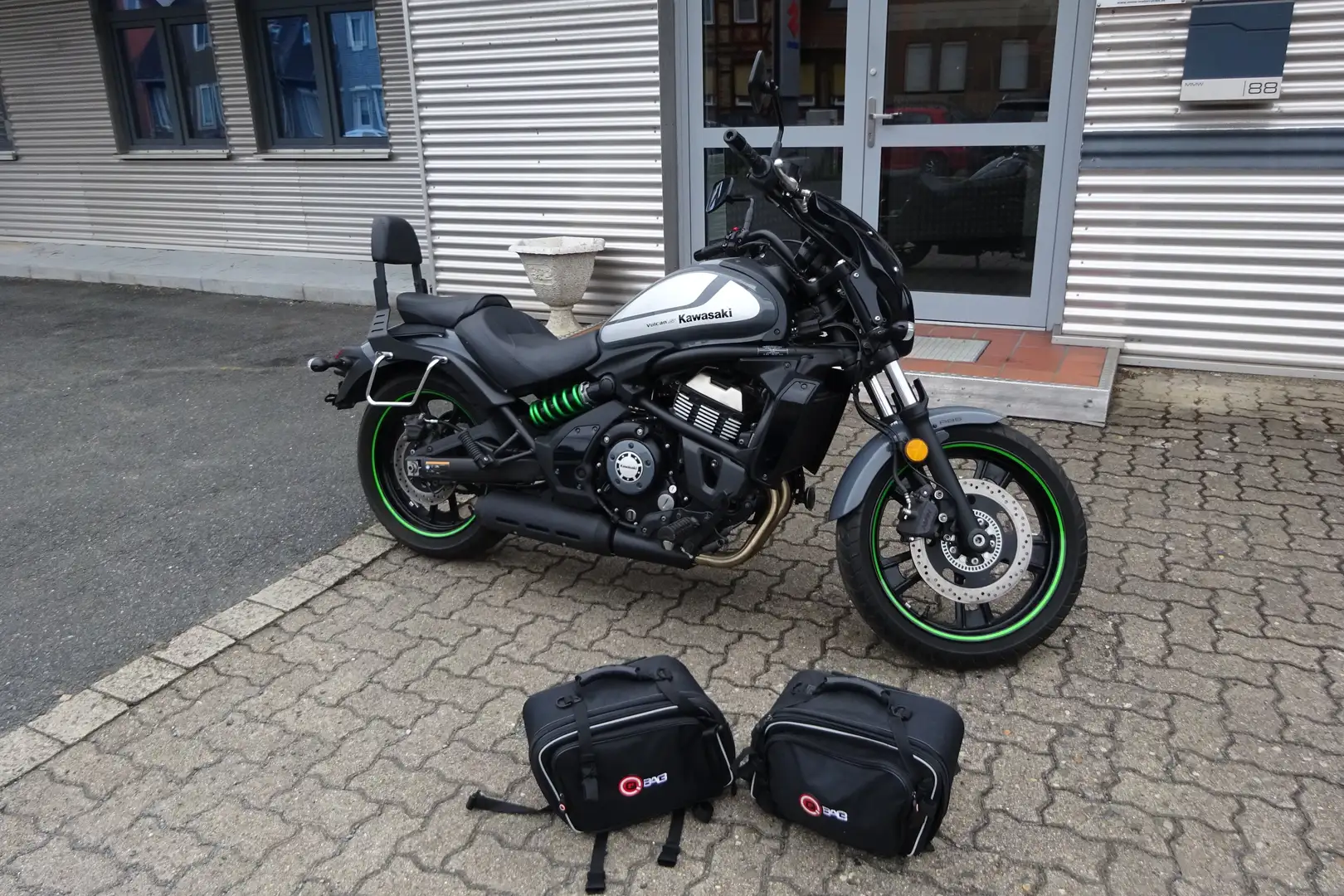 Kawasaki Vulcan S 650, inkl. Koffer, 35kW, nur 8100km, TÜV 04/27 Gris - 1