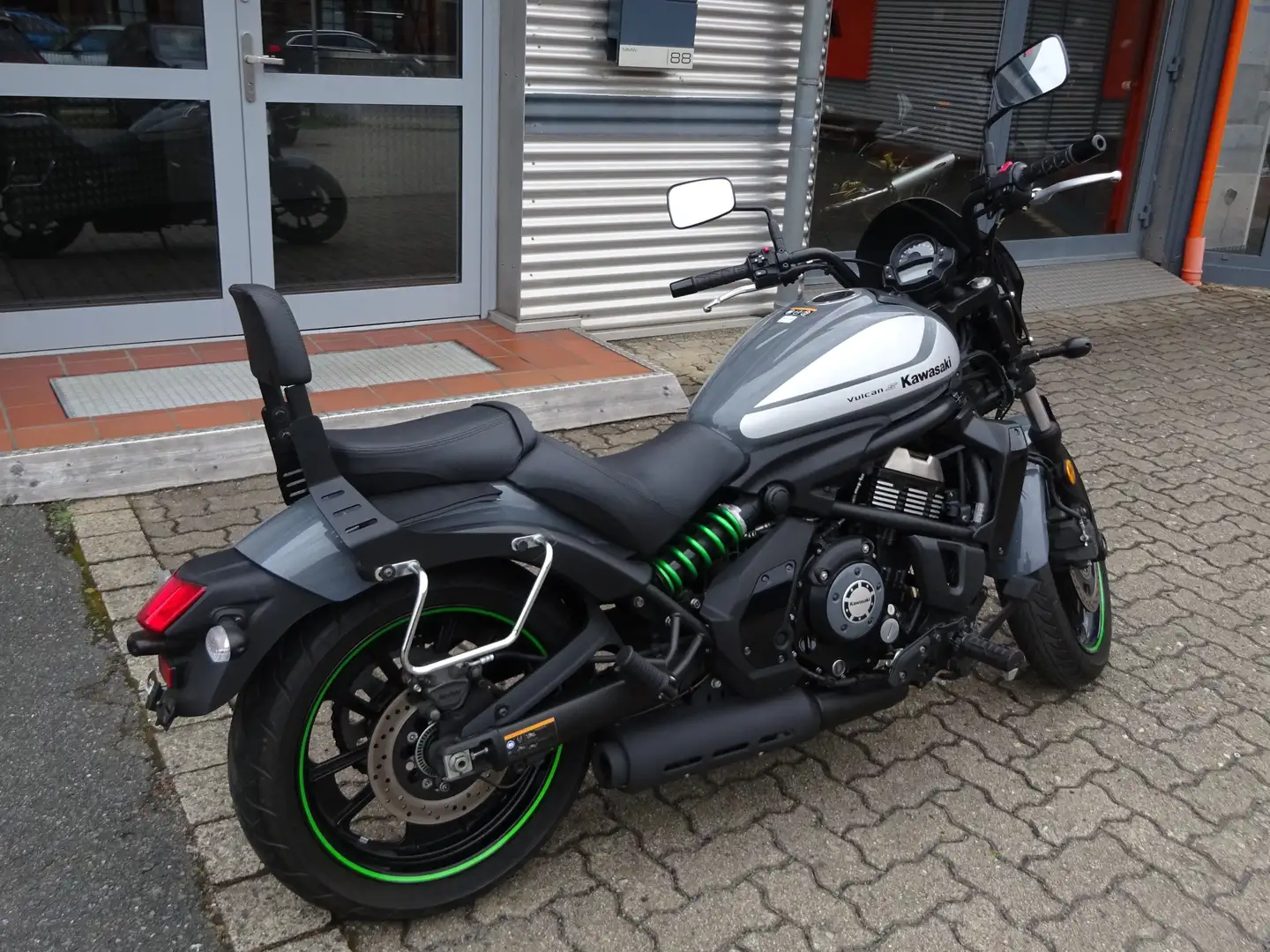 Kawasaki Vulcan S 650, inkl. Koffer, 35kW, nur 8100km, TÜV 04/27 Gris - 2