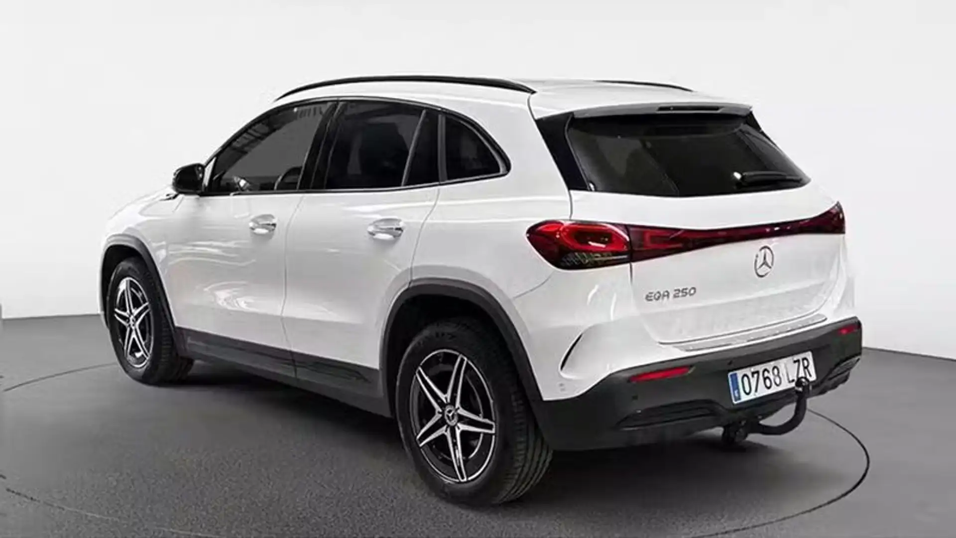 Mercedes-Benz EQA 250 Mercedes-Benz EQA 250 190 CV Automático: El SUV Compacto 100% Eléctrico que Fusiona el Confort Premium con la Máxima..... Blanco - 2