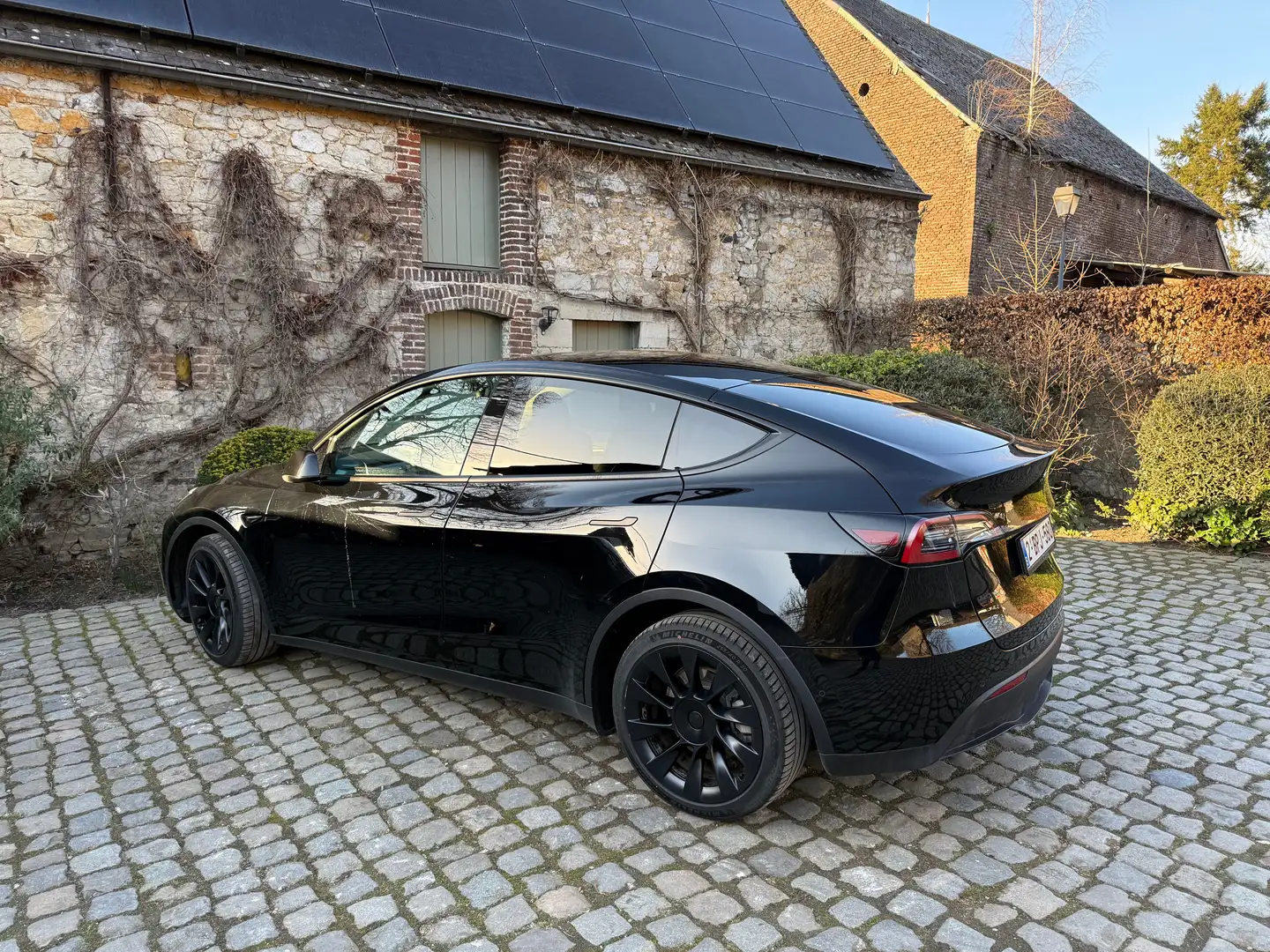 Tesla Model Y Model Y 72.5 kWh Dual Motor Long Range (324 kW) Zwart - 1
