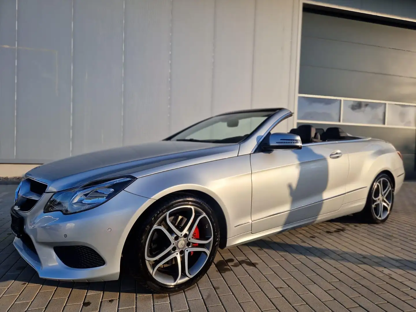 Mercedes-Benz E 200 CABRIO SPORTPAKET AIRSCARF AUTOMATIC Silber - 1
