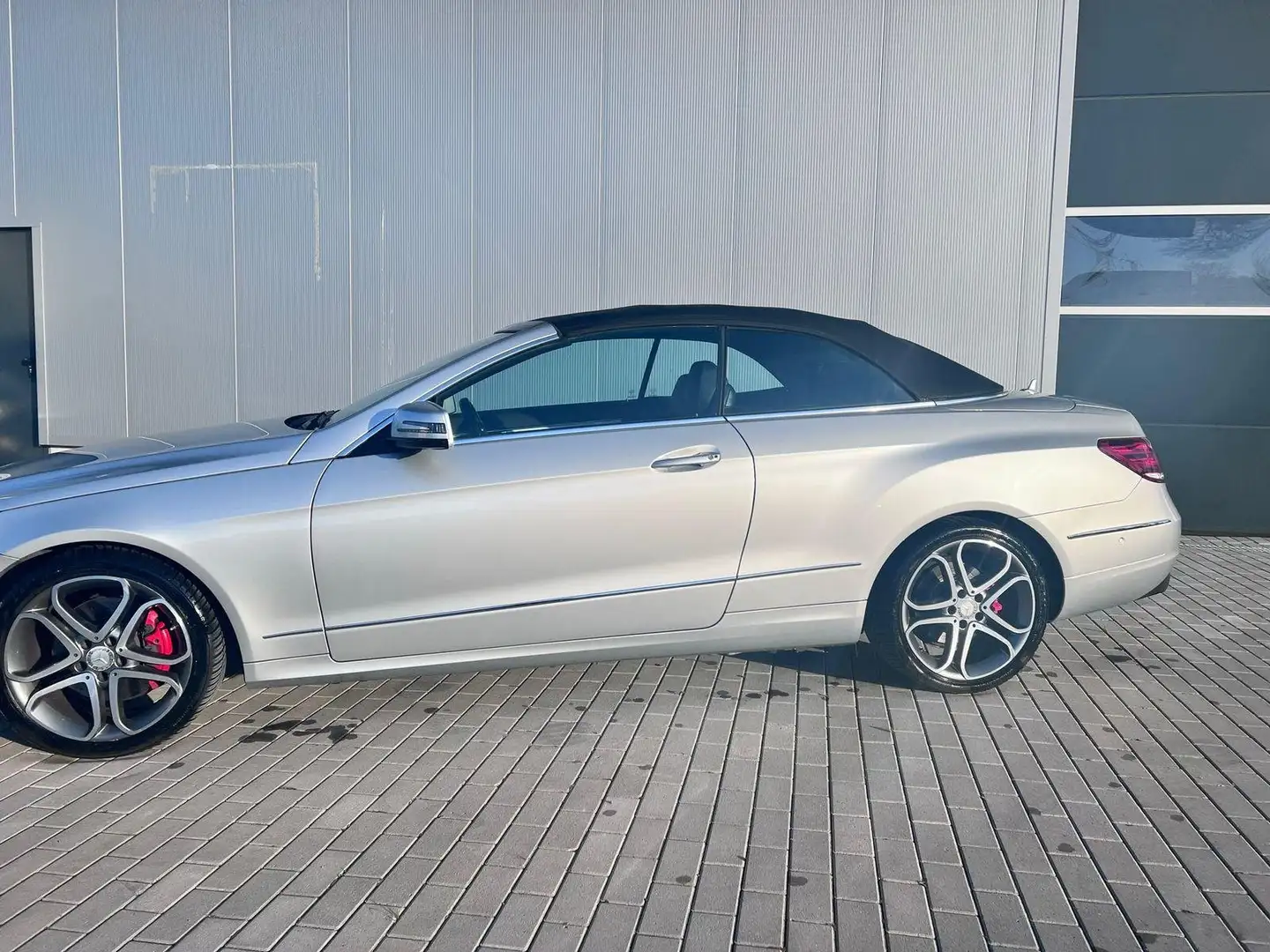 Mercedes-Benz E 200 CABRIO SPORTPAKET AIRSCARF AUTOMATIC Silber - 2