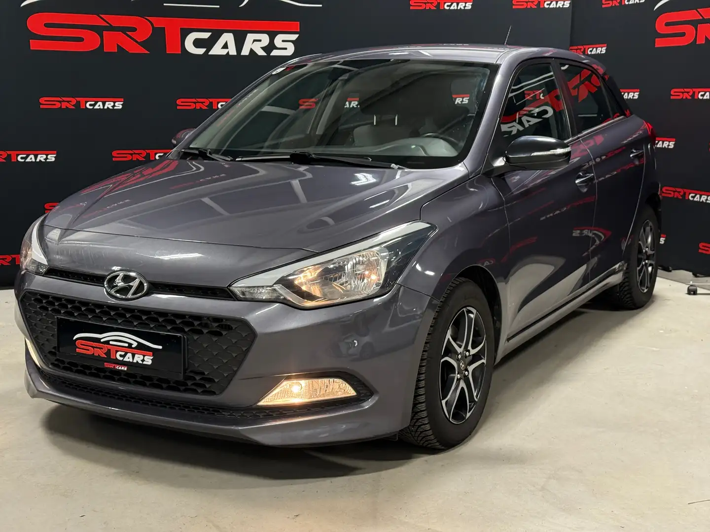 Hyundai i20 Basis Diesel*Schalter*Tempomat*Einparkhilfe hinten Grau - 1