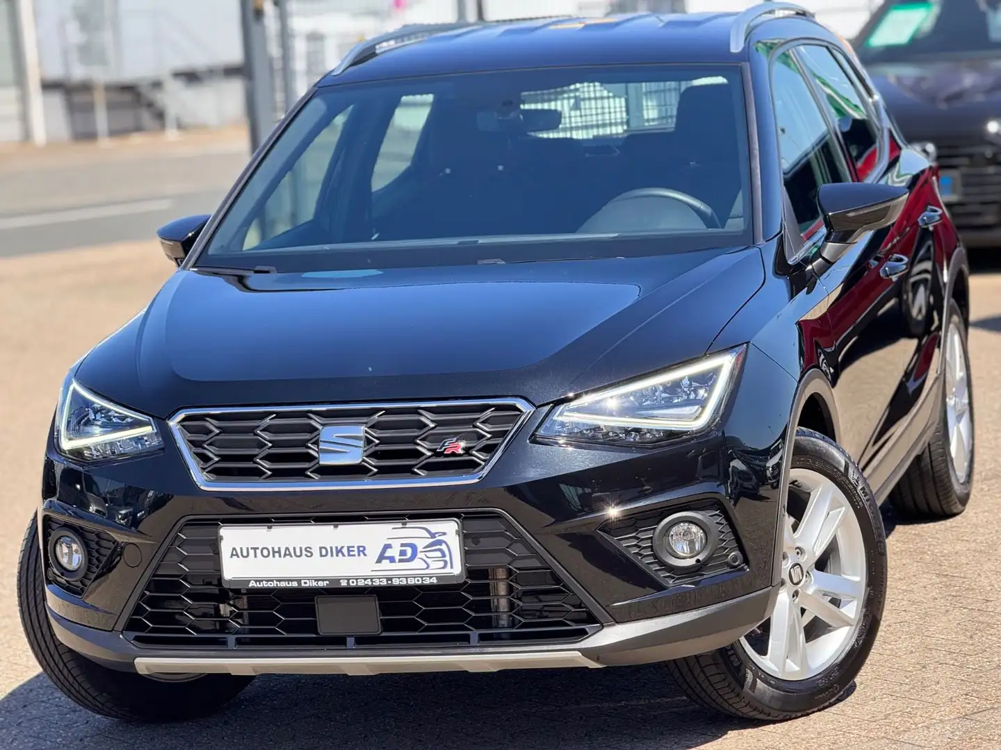 SEAT Arona FR Beats Fast Lane Aut. Zwart - 1