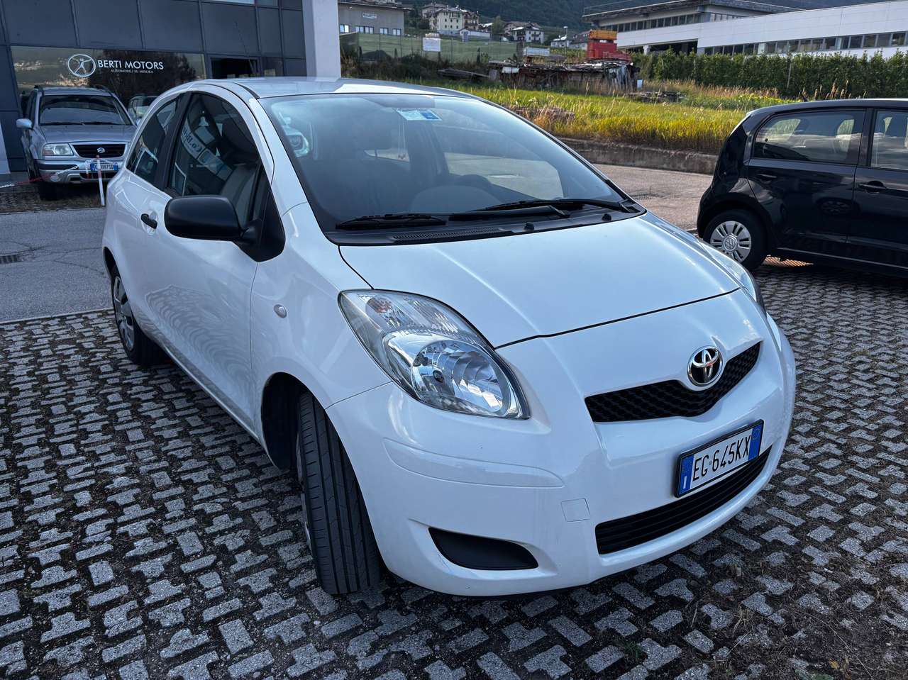 Toyota Yaris Yaris II 2005 3p 1.0 c/vsc trc