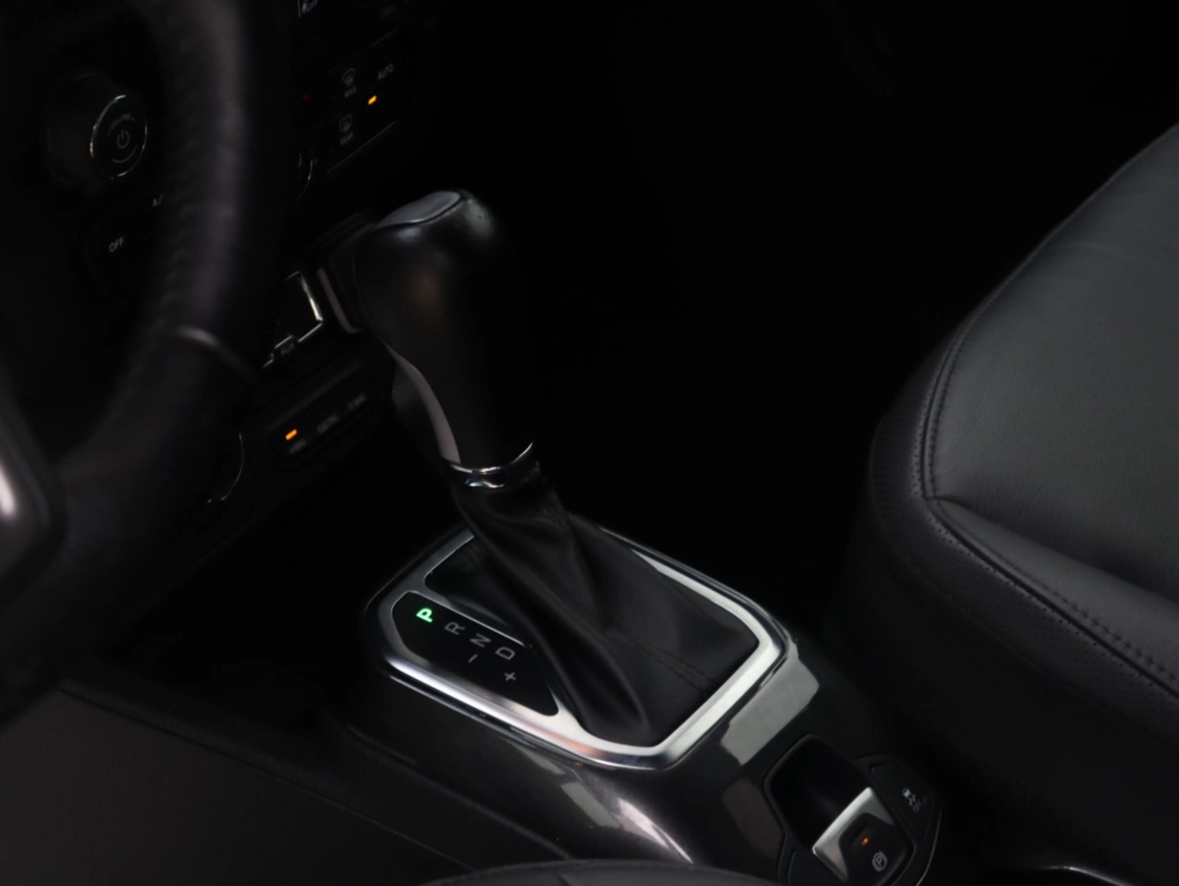 Jeep Renegade 4xe 240 PK Hybrid S | Navi | Carplay | LED | Leder — photo 12