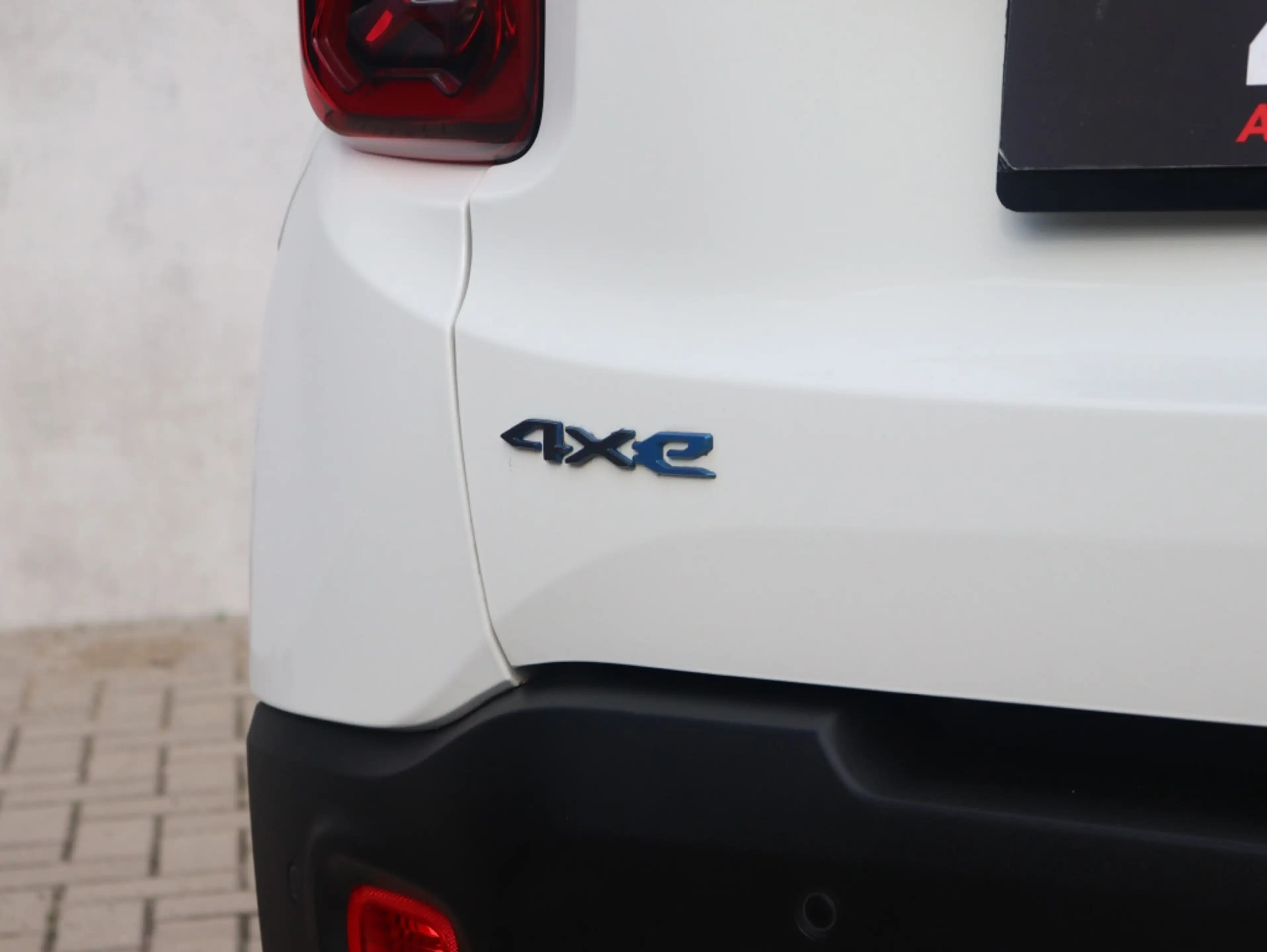 Jeep Renegade 4xe 240 PK Hybrid S | Navi | Carplay | LED | Leder — photo 11
