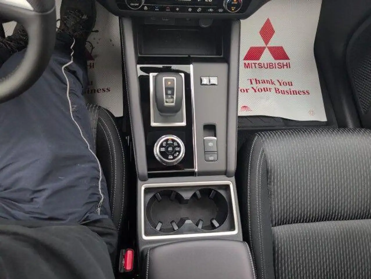 Mitsubishi Outlander снимка Mitsubishi Outlander