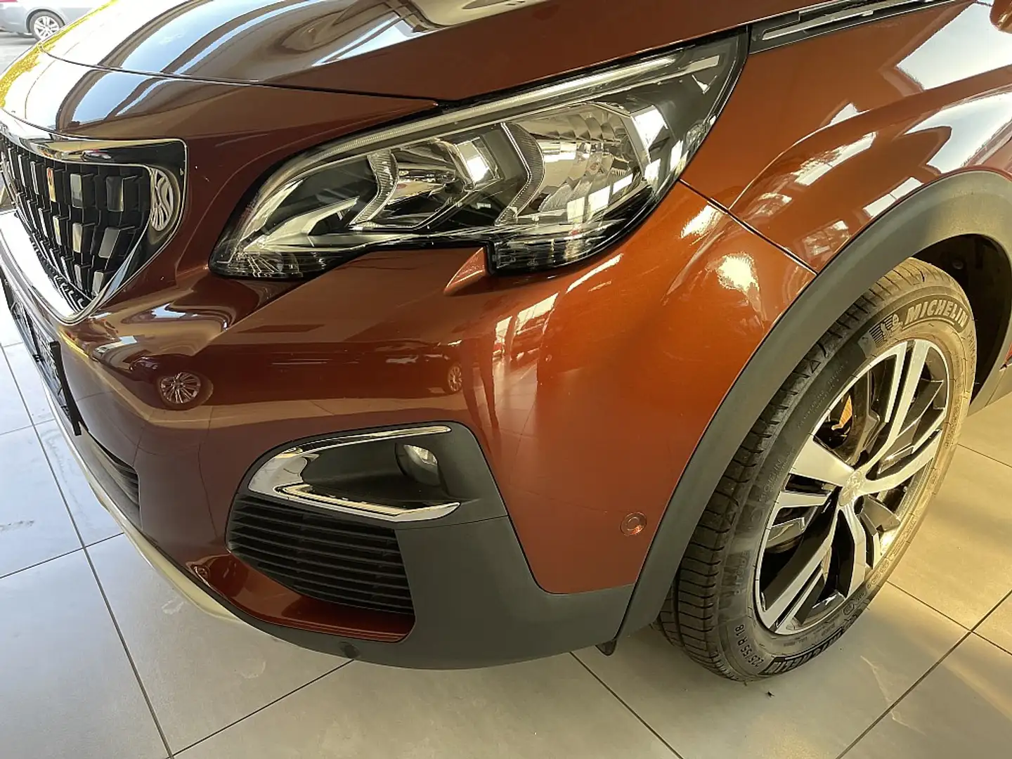 Peugeot 3008 1,6 BlueHDi 120 S&S 6-Gang Allure Braun - 2