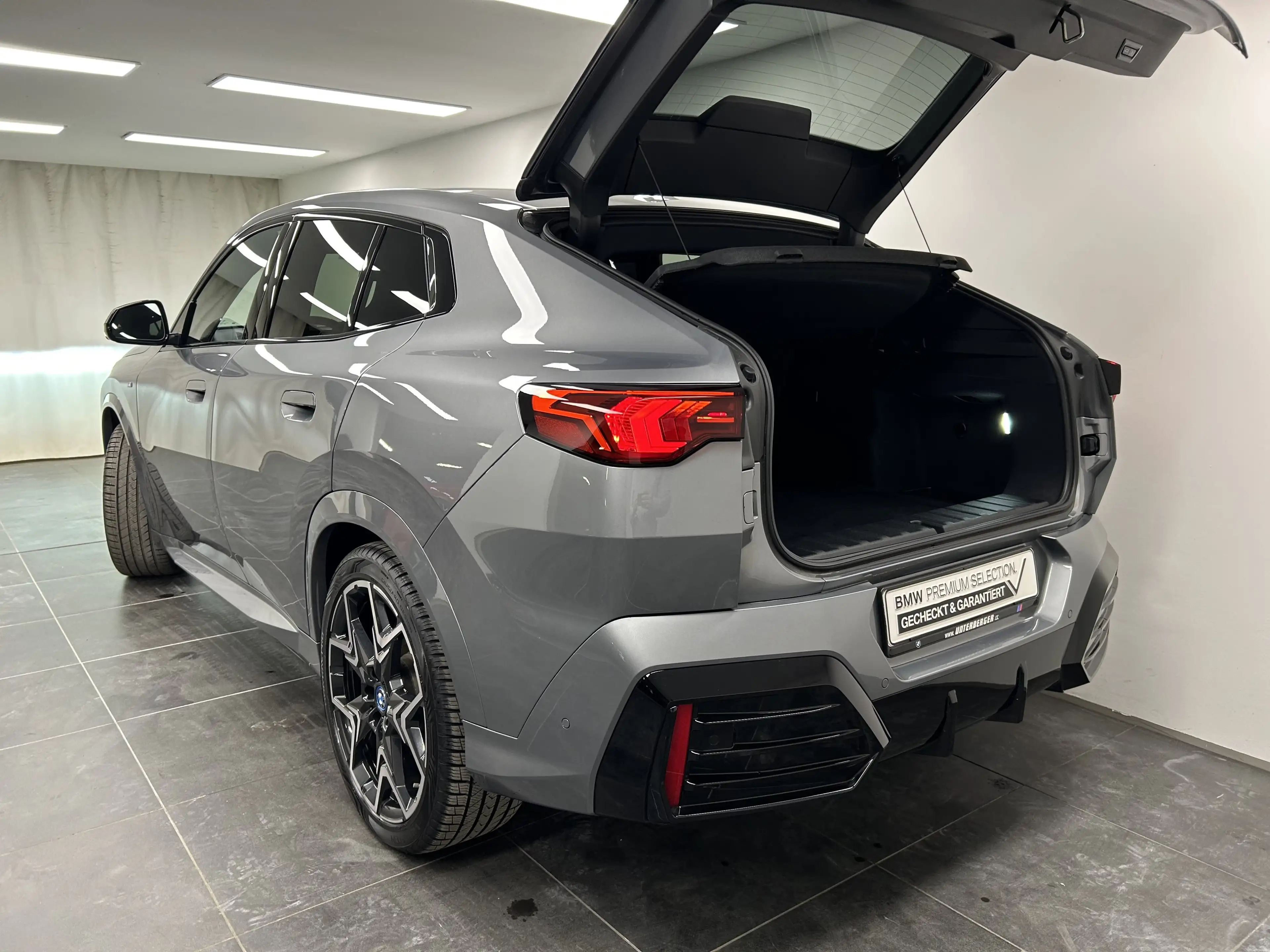 BMW iX2 xDrive30 — photo 10