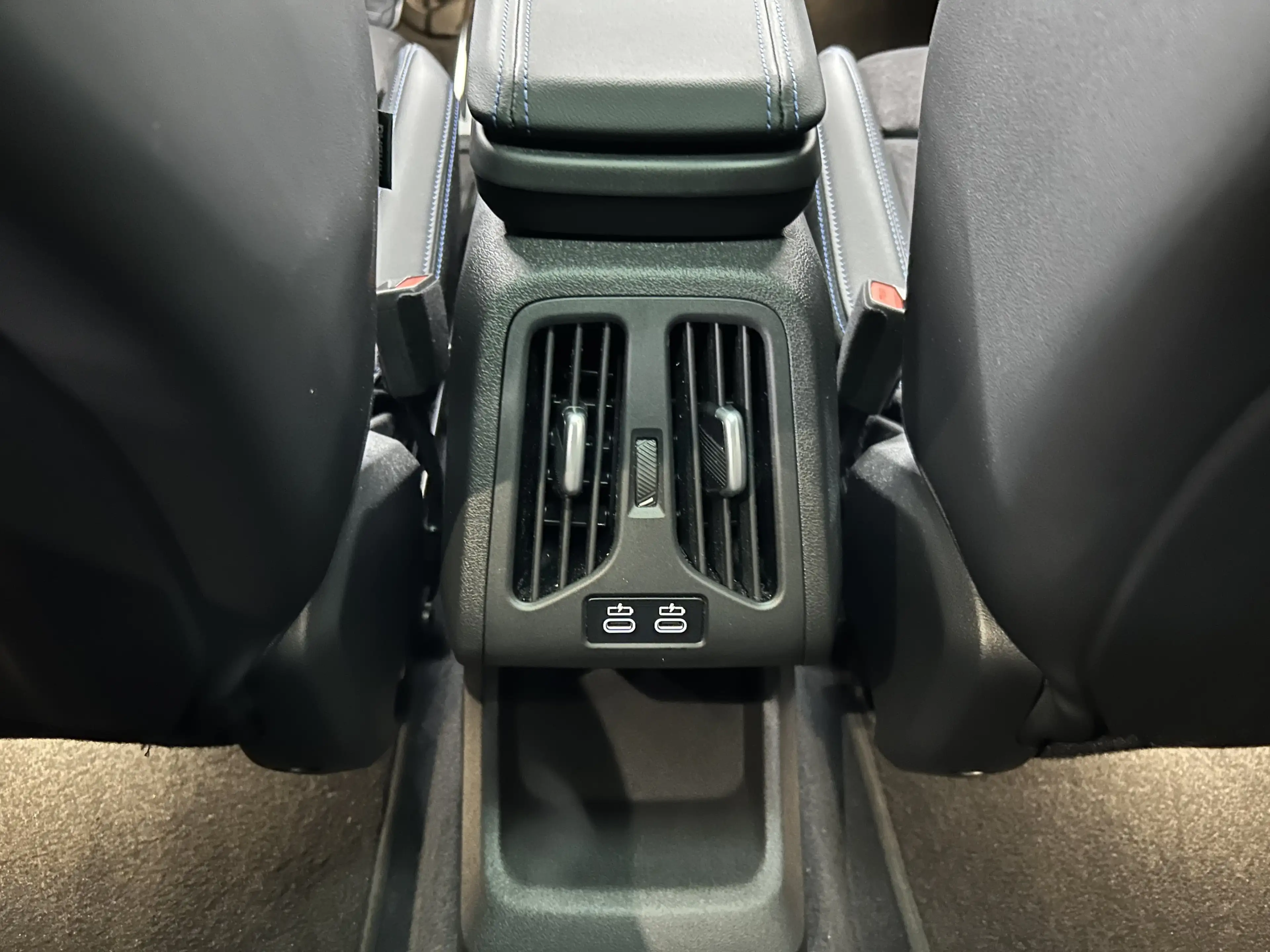 BMW iX2 xDrive30 — photo 14