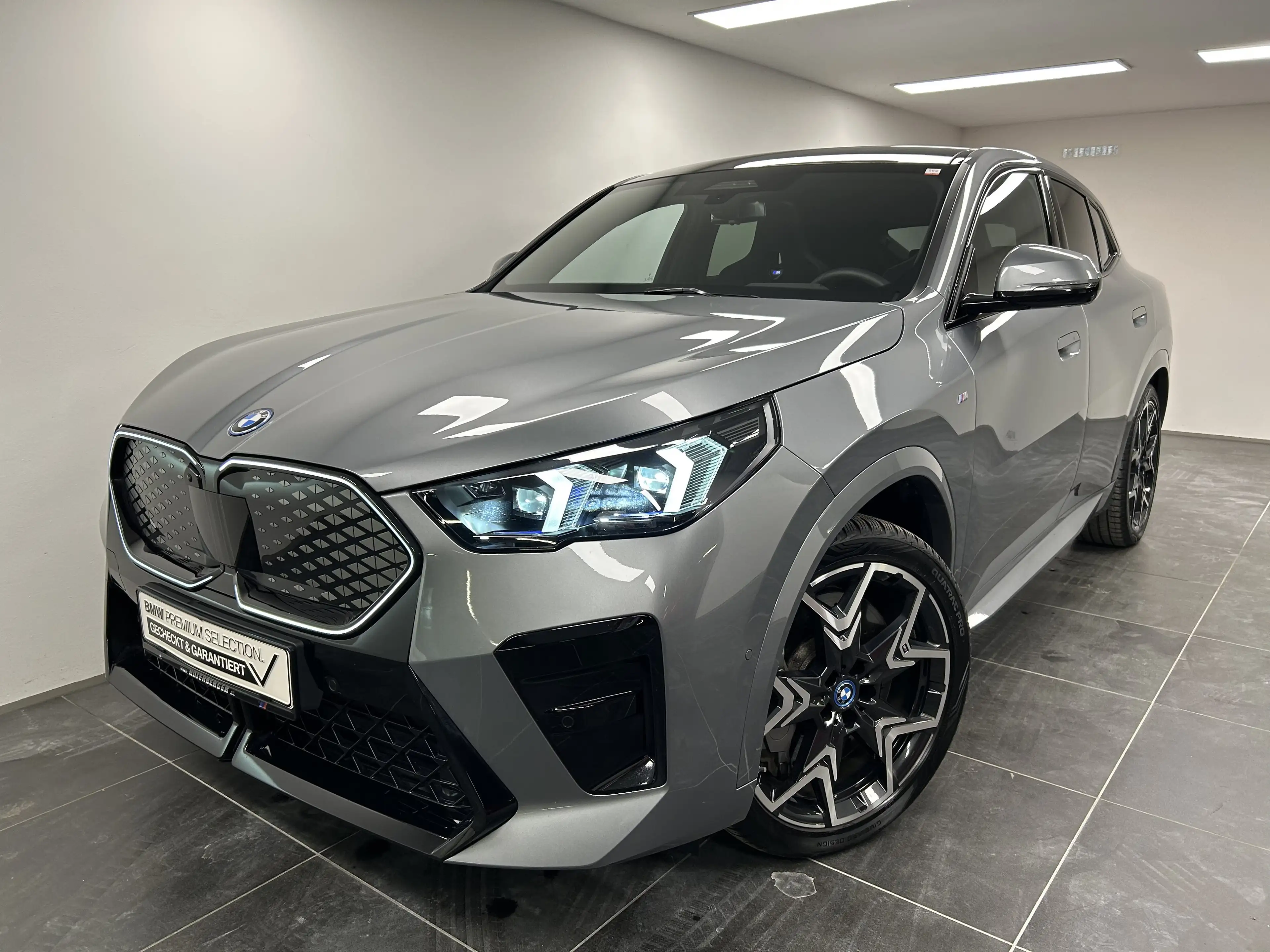 BMW iX2 xDrive30 — photo 6