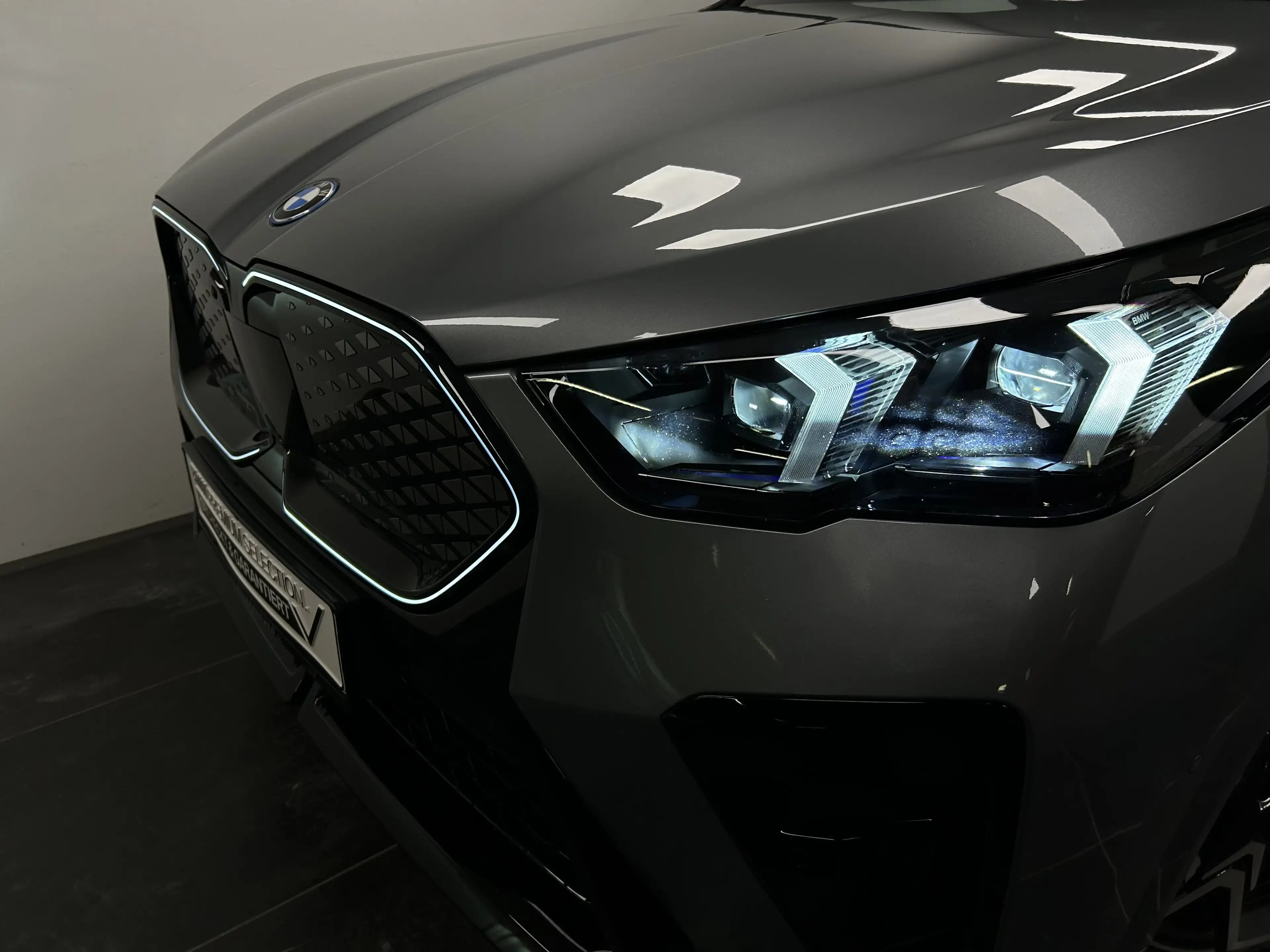 BMW iX2 xDrive30 — photo 8