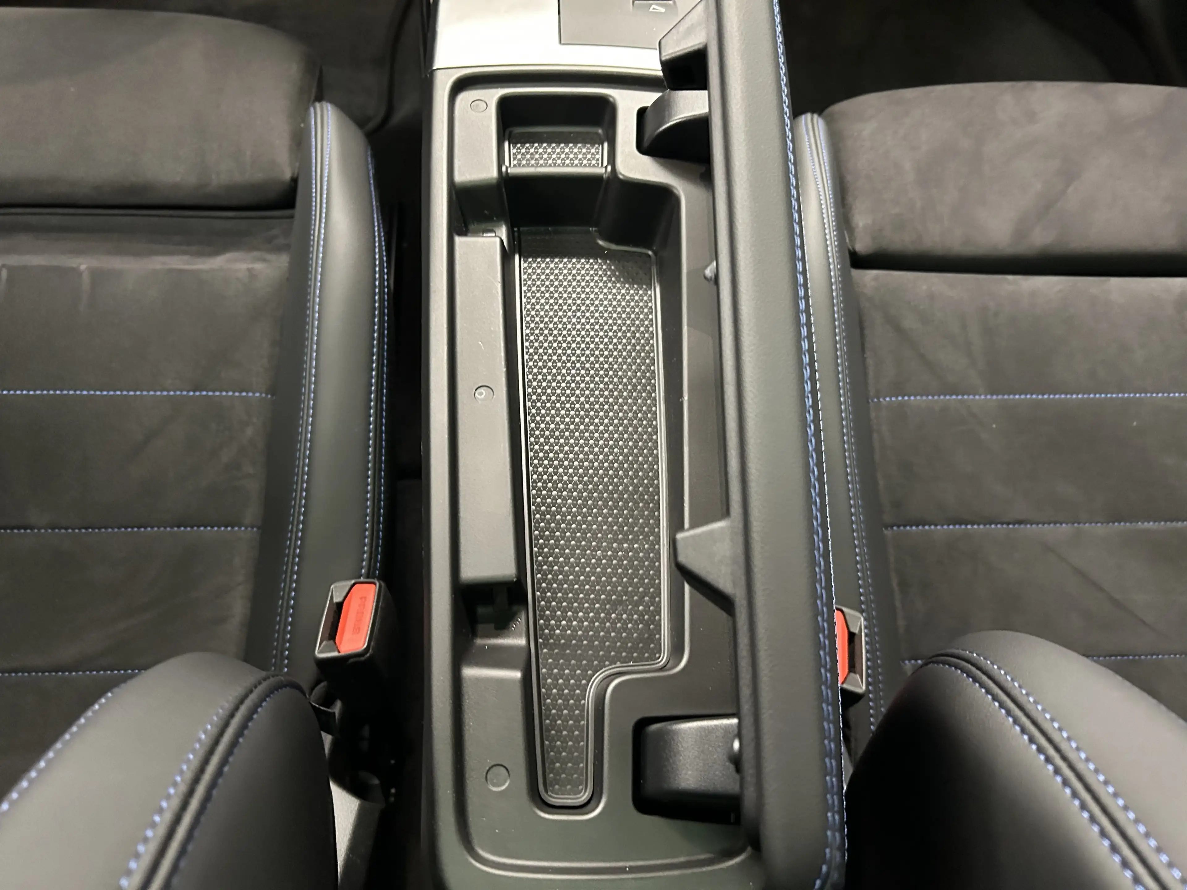 BMW iX2 xDrive30 — photo 15