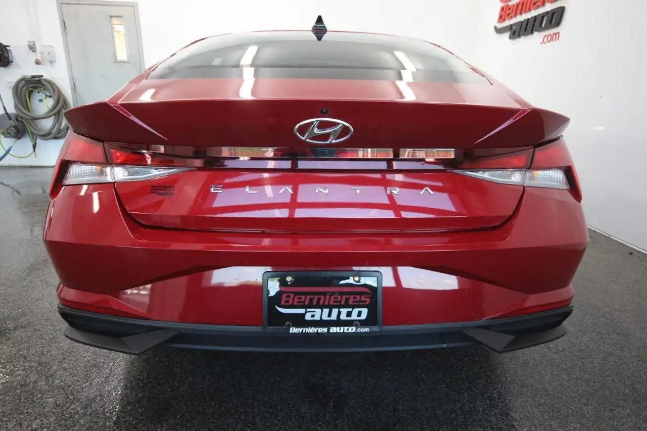 Hyundai ELANTRA photo Hyundai ELANTRA