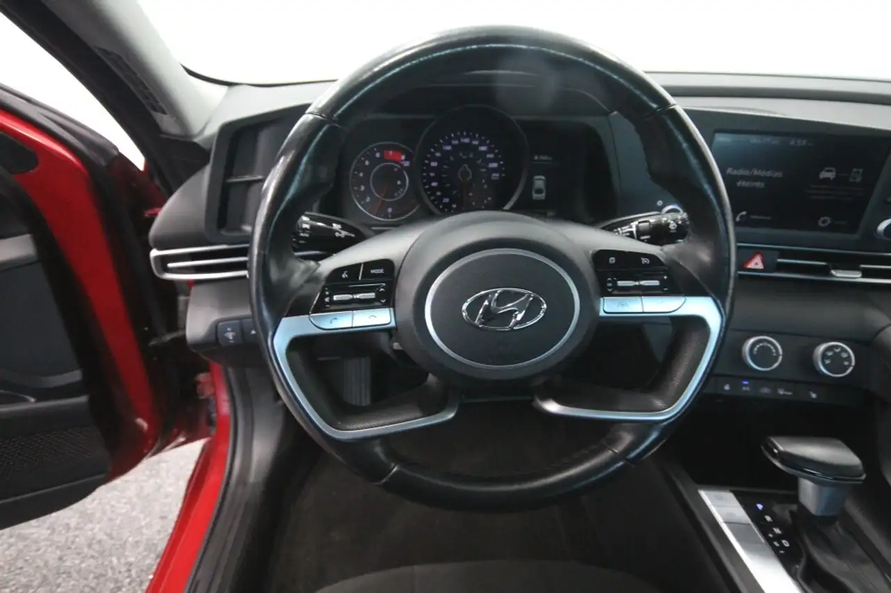 Hyundai ELANTRA photo Hyundai ELANTRA
