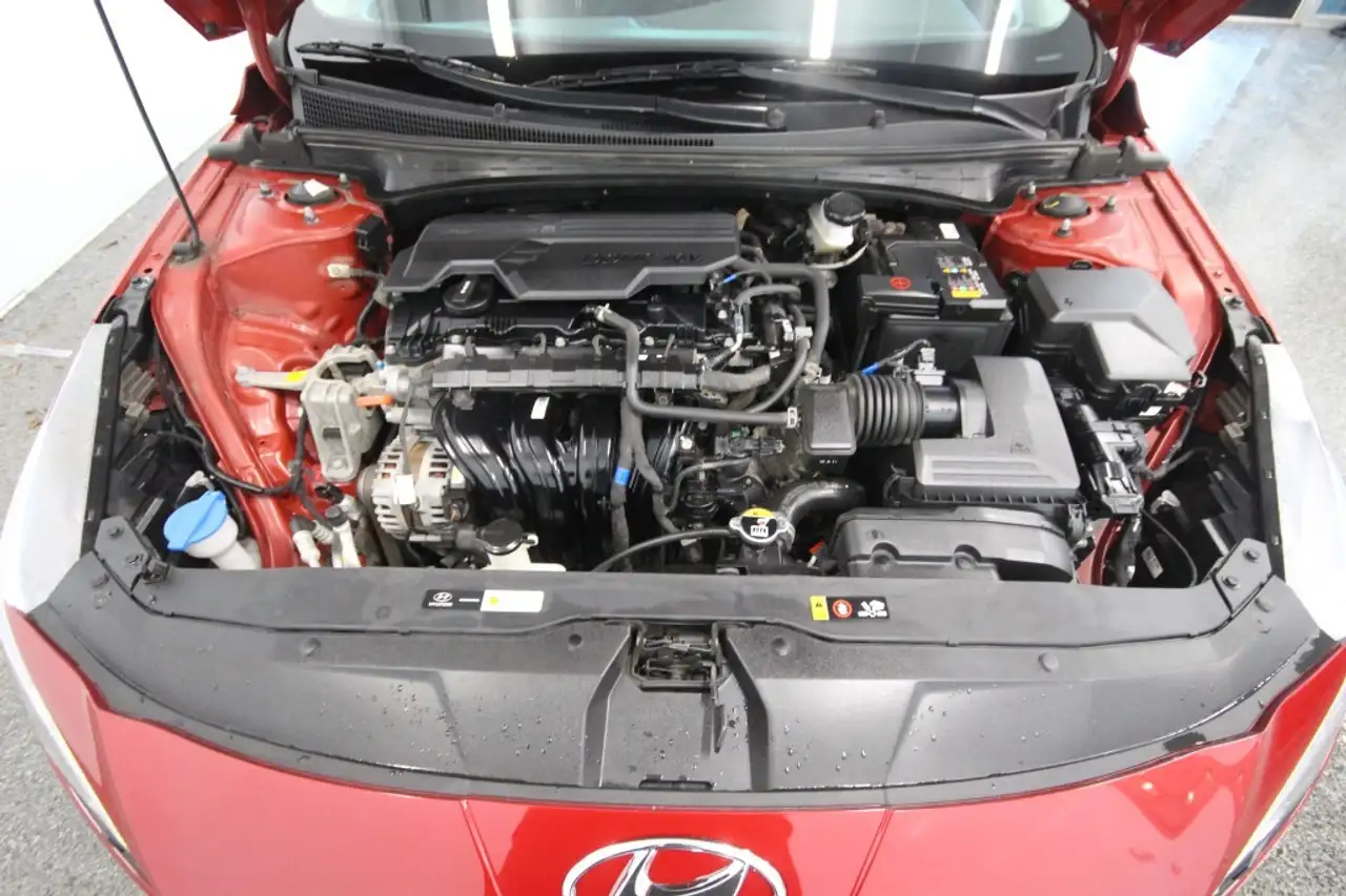 Hyundai ELANTRA photo Hyundai ELANTRA