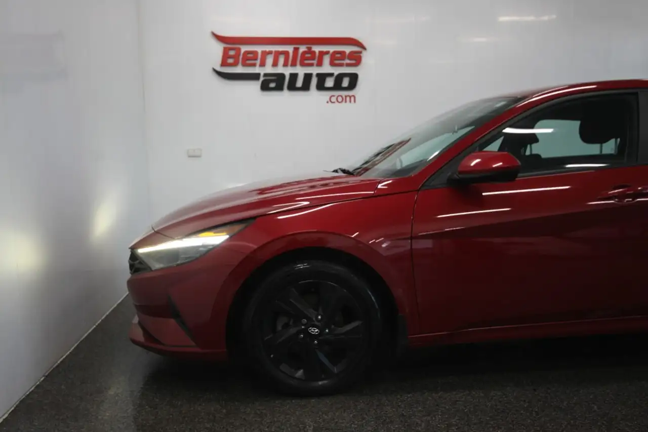 Hyundai ELANTRA photo Hyundai ELANTRA
