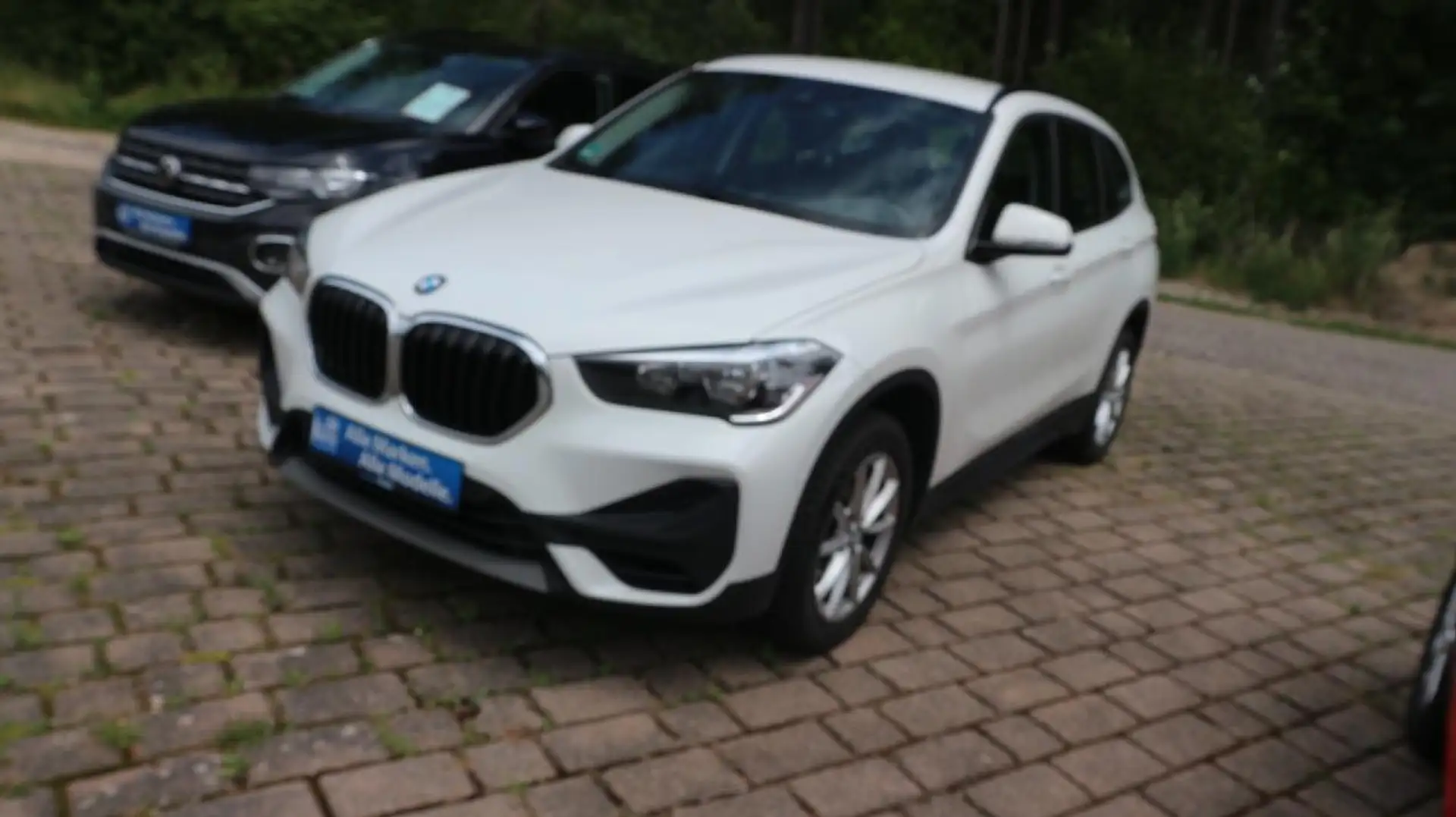 BMW X1 sDrive 18 i Advantage Blanc - 2