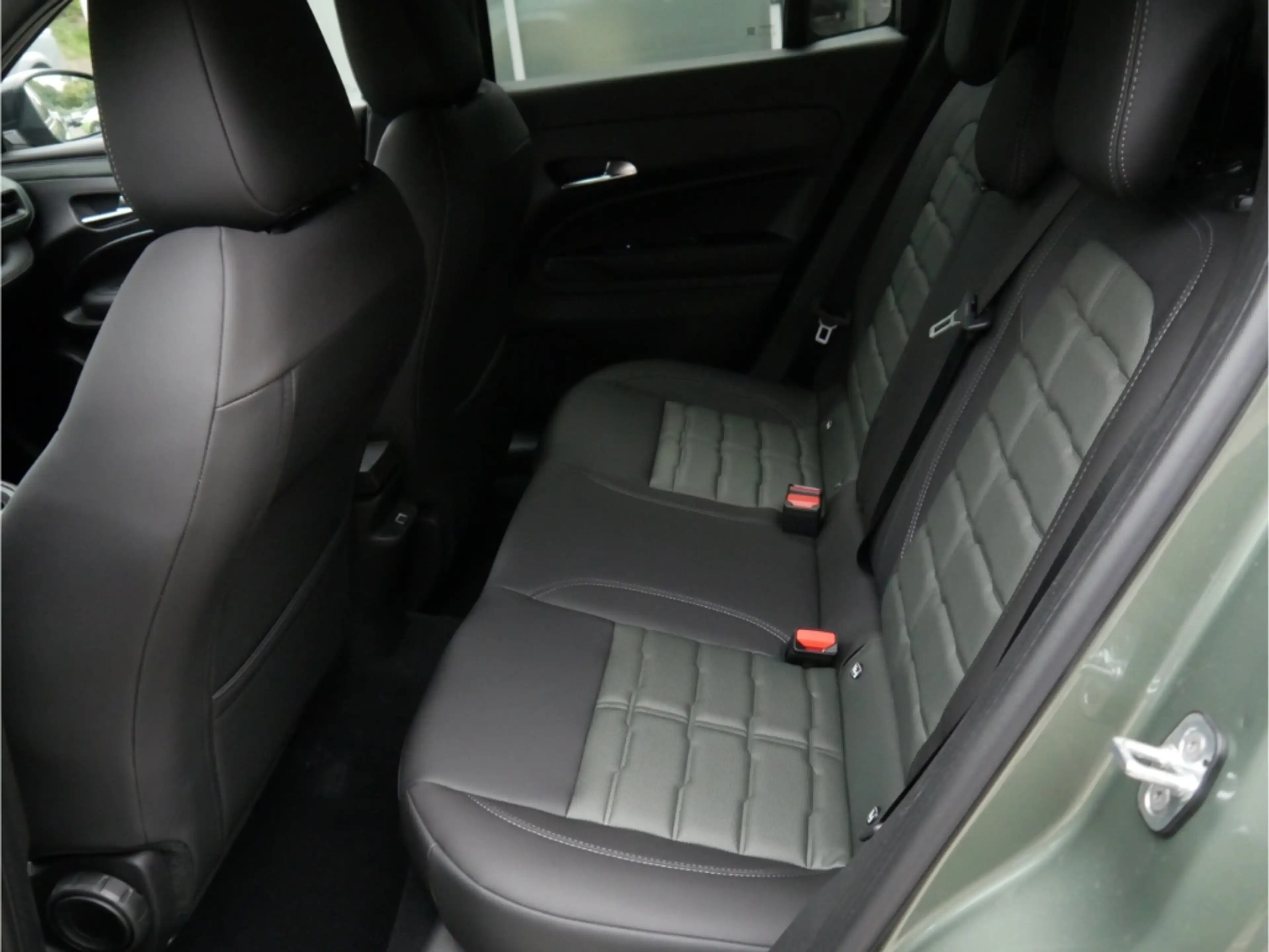 Jeep Avenger Overland Mild-Hybrid 4xe 0 % Finanzierung — photo 14