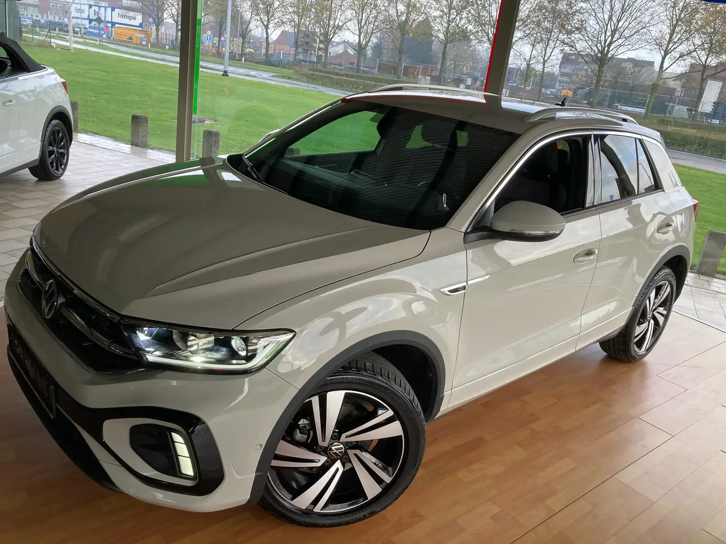 Volkswagen T-Roc 150TSI -R-LINE -AUTOMAAT -Airco -App -ACC -Camera Gris - 2