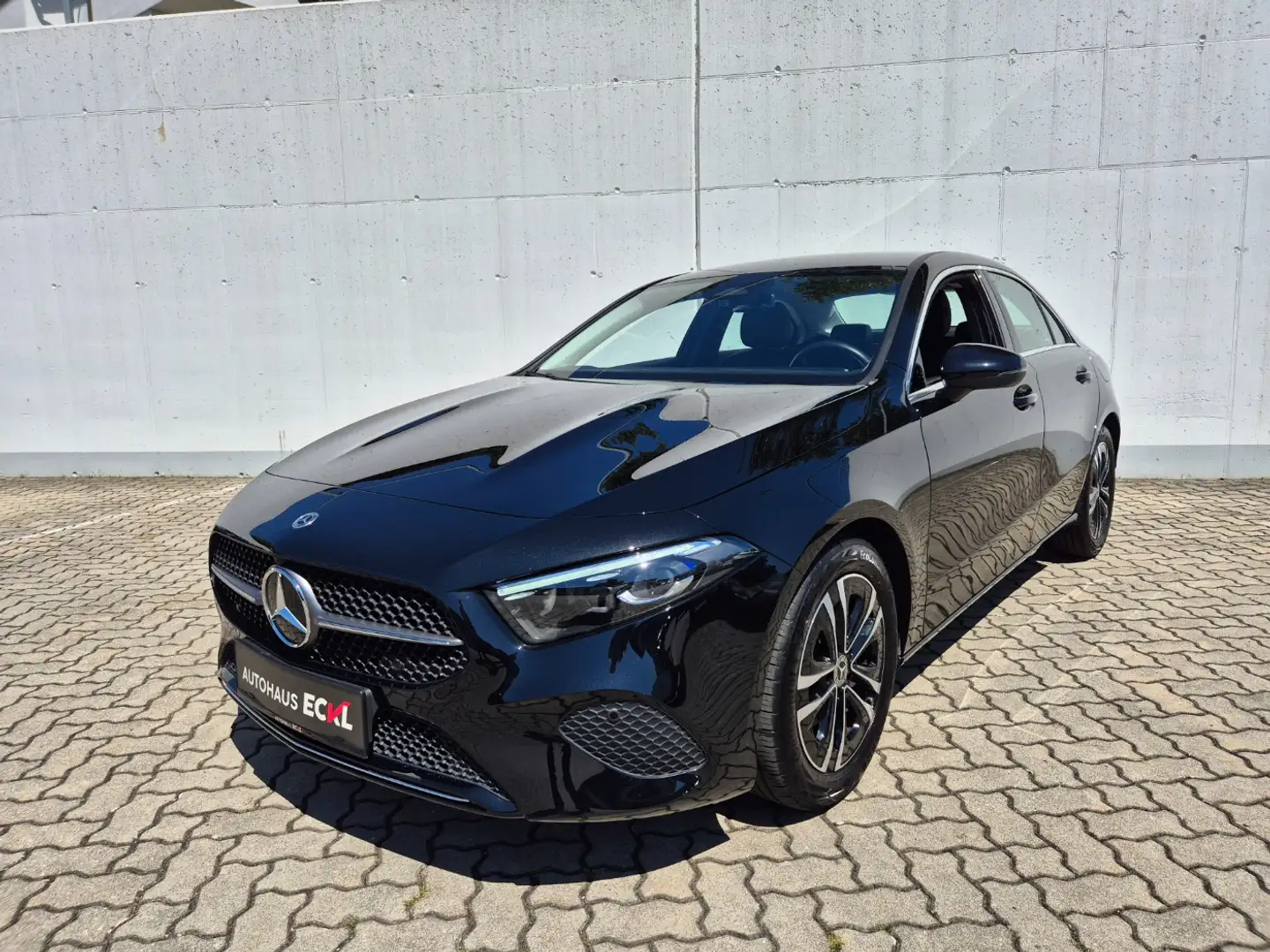 Mercedes-Benz A 180 Limousine Progressive SpurW Winterp. AHV Schwarz - 2