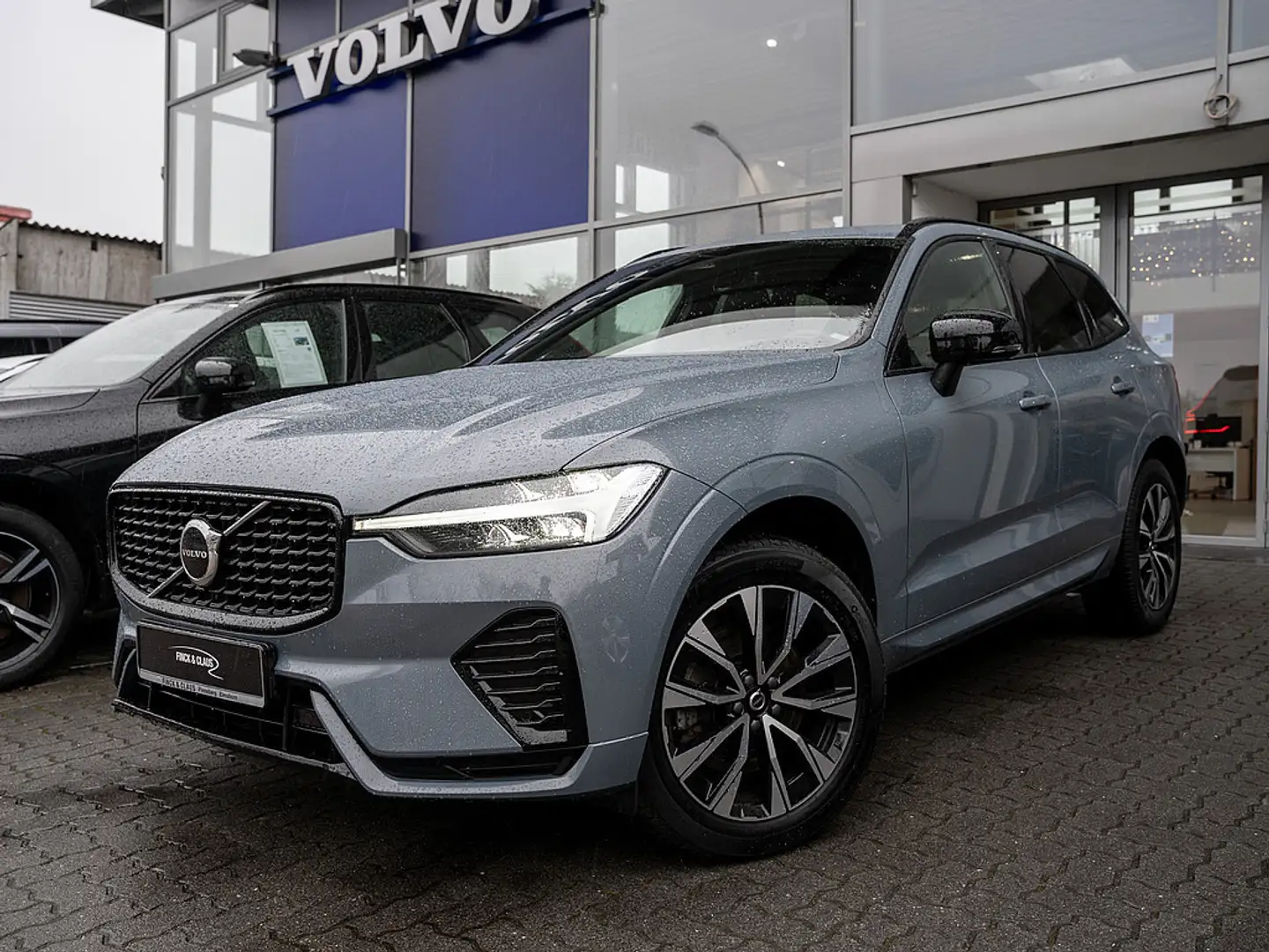 Volvo XC60 B4 Plus Dark Grau - 1
