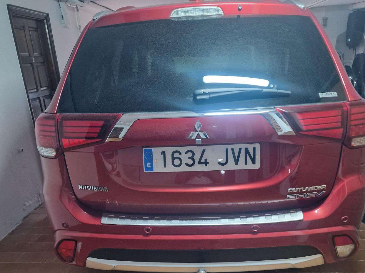 Mitsubishi Outlander Outlander PHEV Kaiteki 4WD Kaiteki - foto 1
