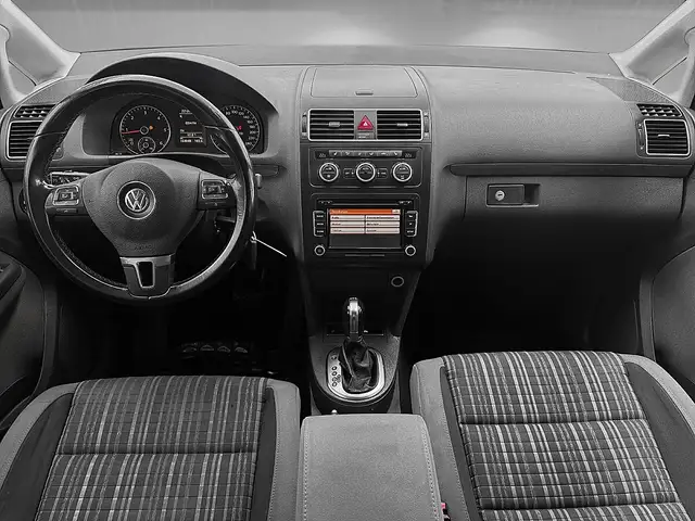 Volkswagen Touran view 9