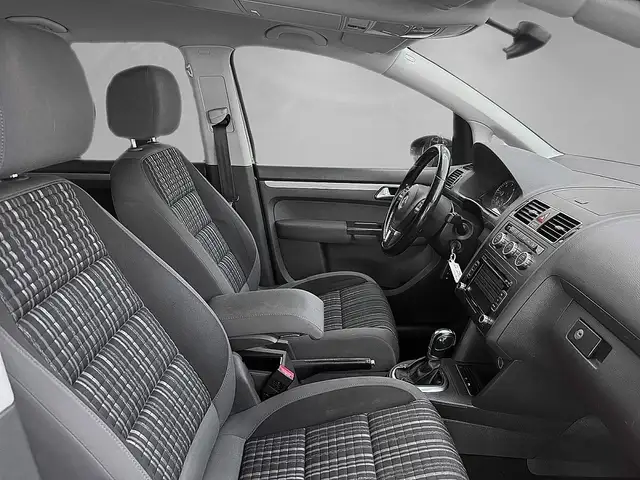 Volkswagen Touran view 8