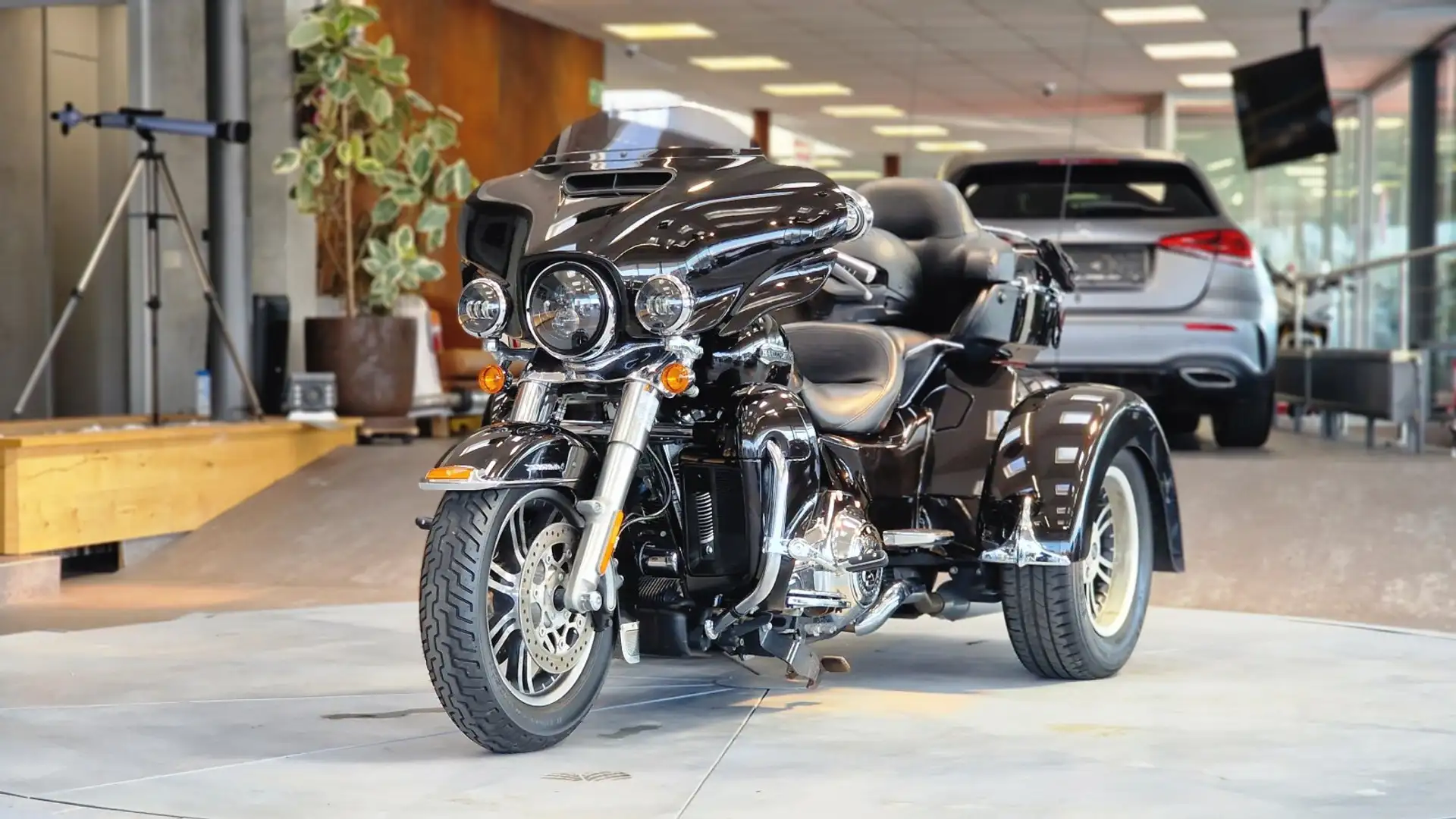 Harley-Davidson Tri Glide Ultra *Führerschein der Klasse B* Noir - 1