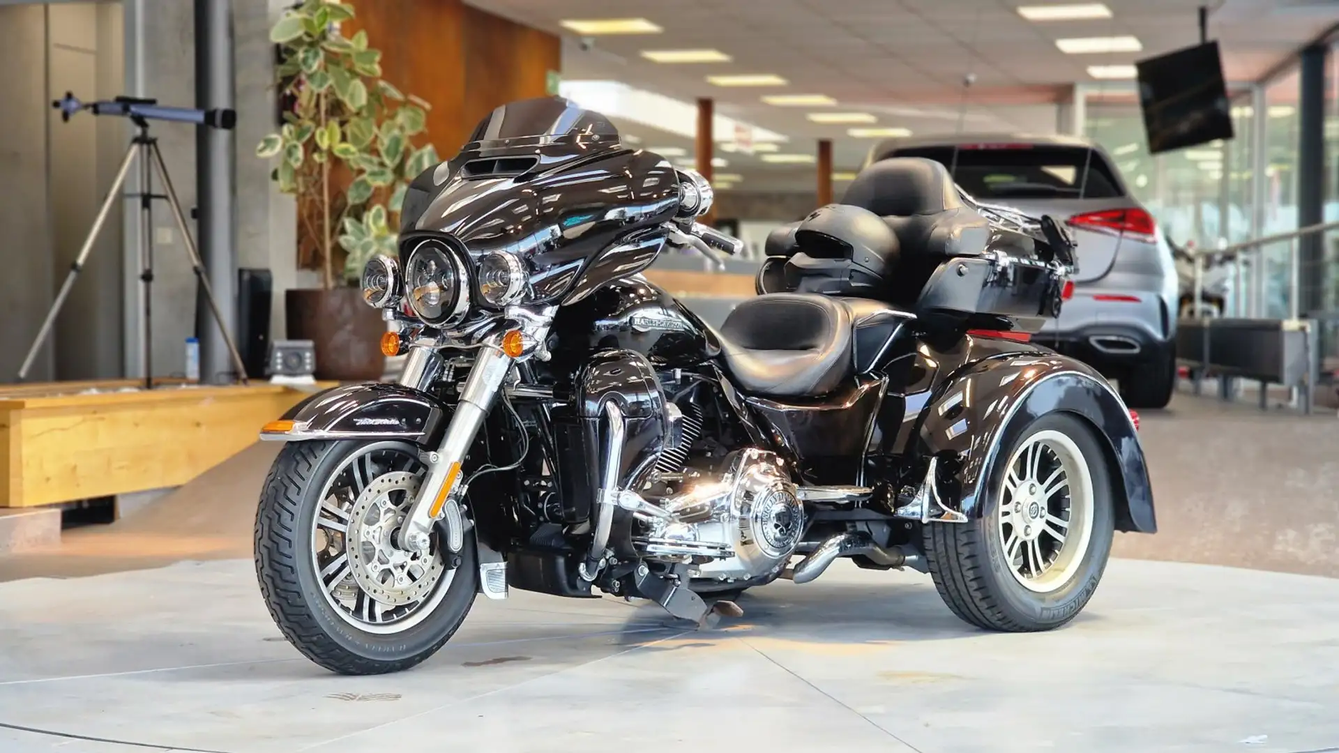 Harley-Davidson Tri Glide Ultra *Führerschein der Klasse B* Noir - 2