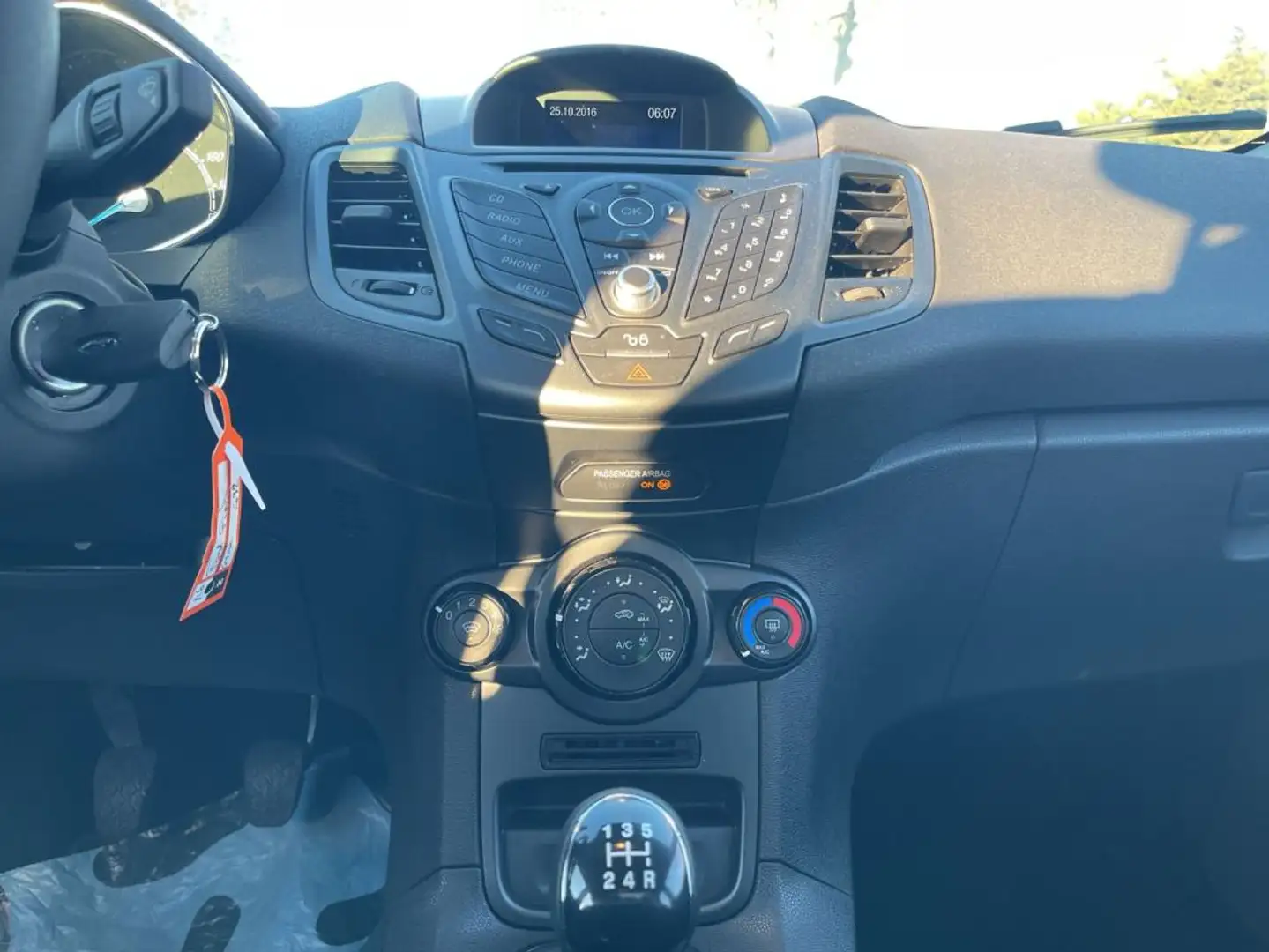 Ford Fiesta 1.0 TREND Gris - 1