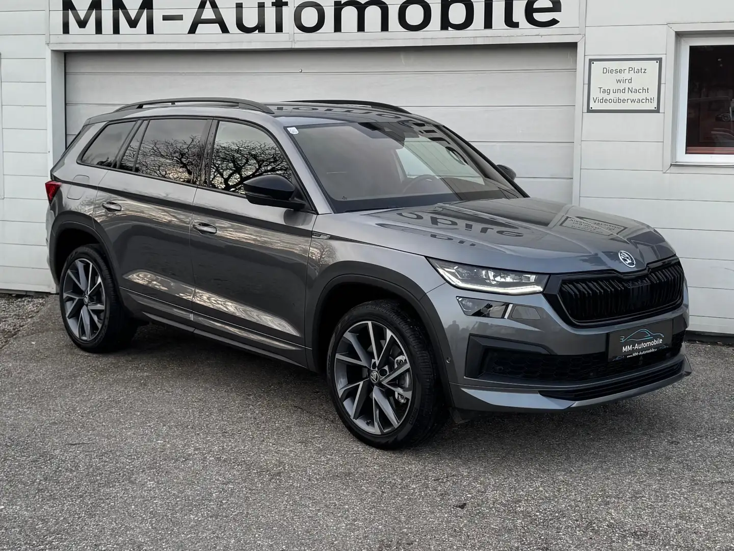 Skoda Kodiaq Sportline 4x4*LED*CANTON*4xSHZ*LHZ*NAVI*uvm Grau - 1